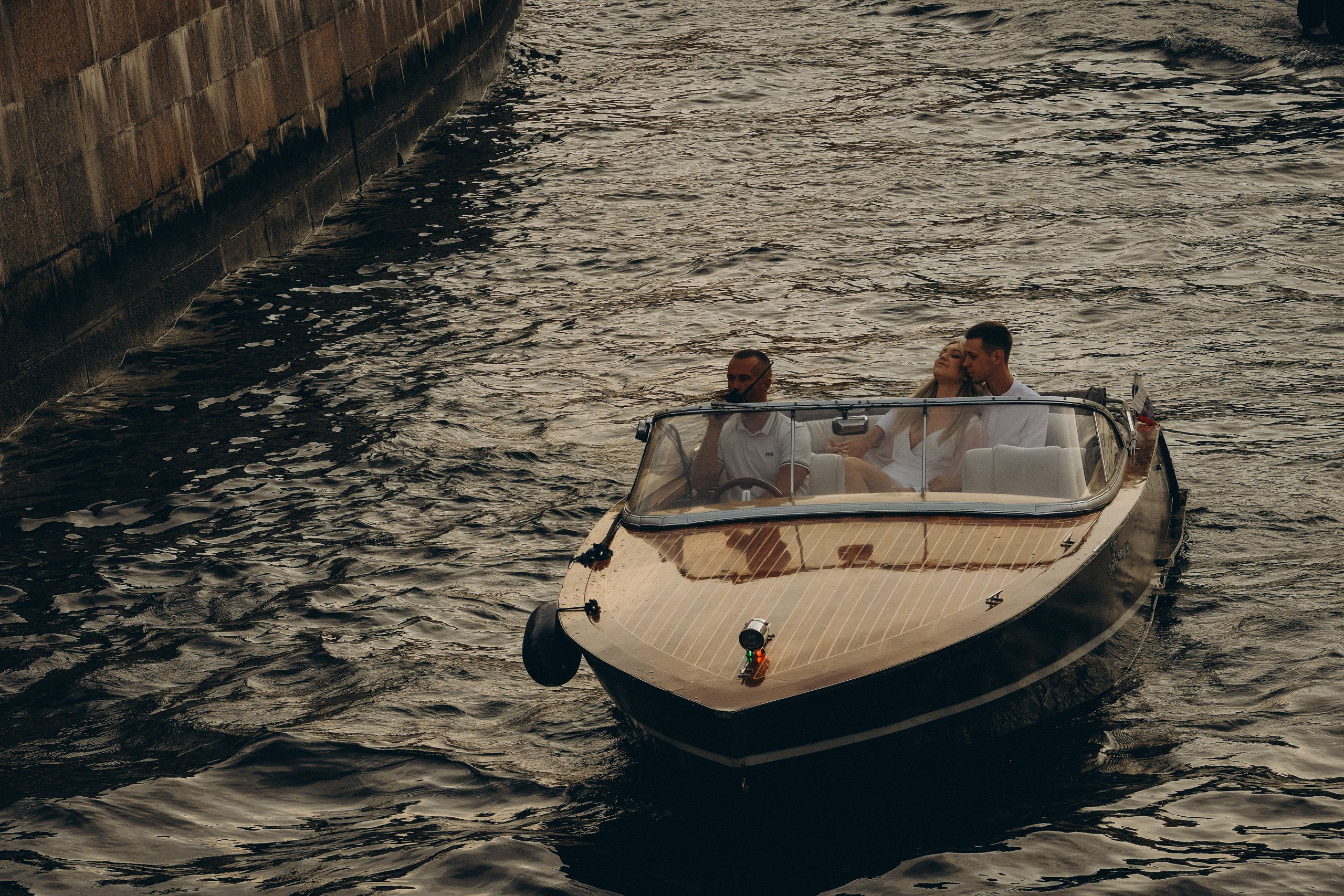 СВАДЕНБНАЯ СЬЕМКА НА КАТЕРЕ ПО КАНАЛАМ САНКТ-ПЕТЕРБУРГА И В АКВАТОРИИ НЕВЫ. Профессиональный фотограф, Санкт-Петербург — Виктория Богомолова