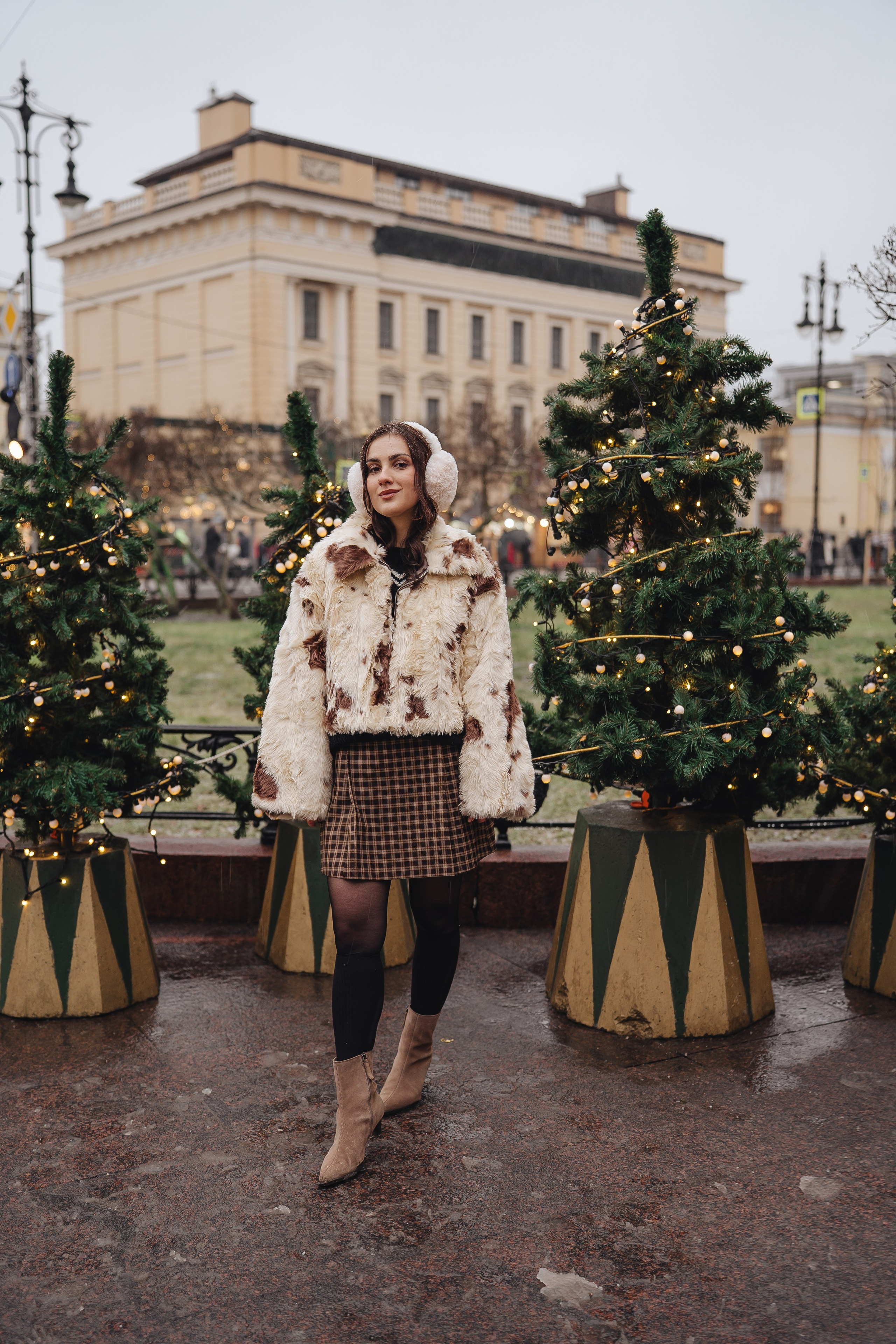 ПРОГУЛКА НА МАНЕЖНОЙ ПЛОЩАДИ ДЛЯ ДЕВУШКИ ПЕРЕД НОВЫМ ГОДОМ (НОВОГОДНЯЯ ФОТОСЕССИИЯ НА МАНЕЖНОЙ ПЛОЩАДИ). Профессиональный фотограф, Санкт-Петербург — Виктория Богомолова
