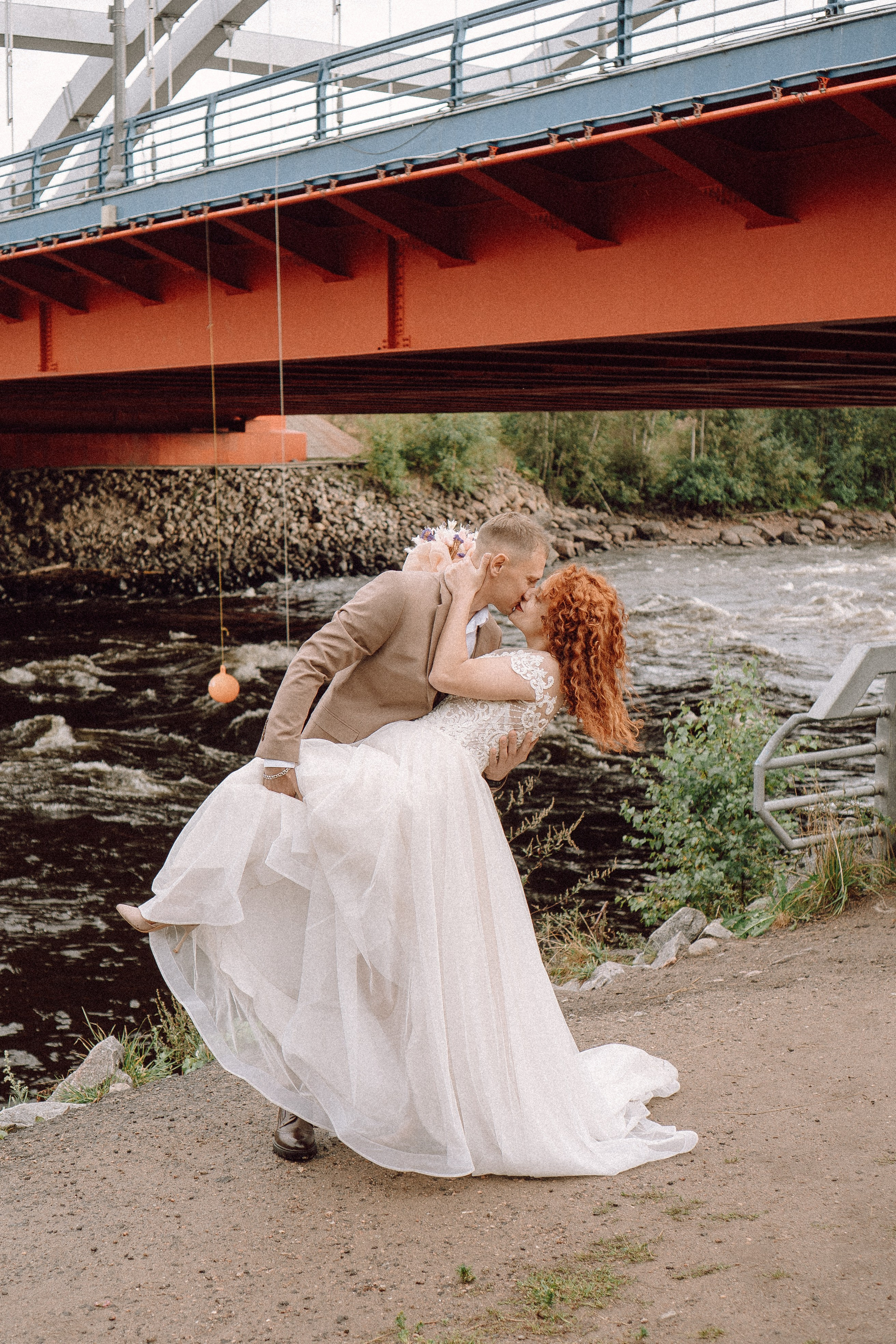 СВАДЕБНАЯ ФОТОСЕССИИЯ ПАРЫ В ГОРОДЕ ПРИОЗЕРСК В СОСНОВОМ ЛЕСУ И С ПИКАПОМ. Профессиональный фотограф, Санкт-Петербург — Виктория Богомолова