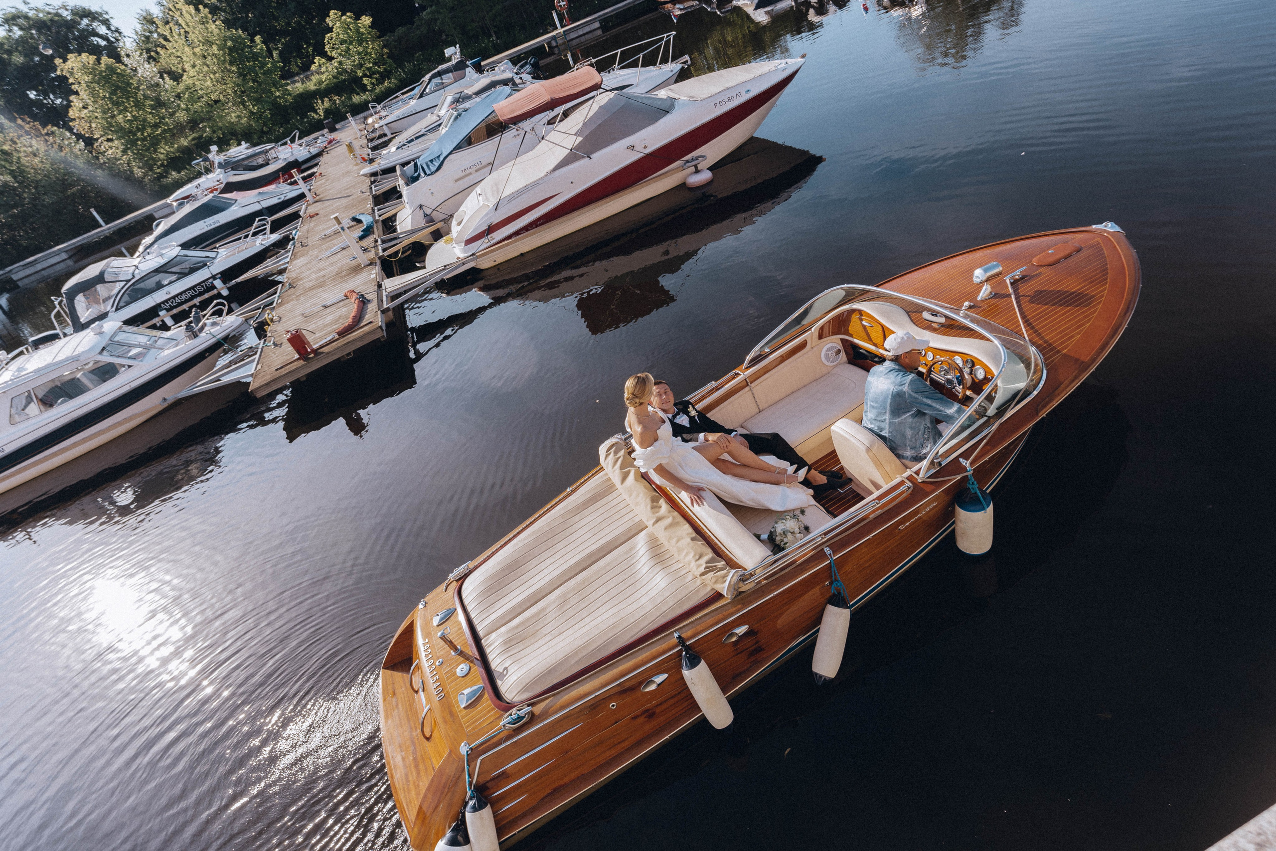 СВАДЕНБНАЯ СЬЕМКА НА КАТЕРЕ ПО КАНАЛАМ САНКТ-ПЕТЕРБУРГА И В АКВАТОРИИ НЕВЫ. Профессиональный фотограф, Санкт-Петербург — Виктория Богомолова