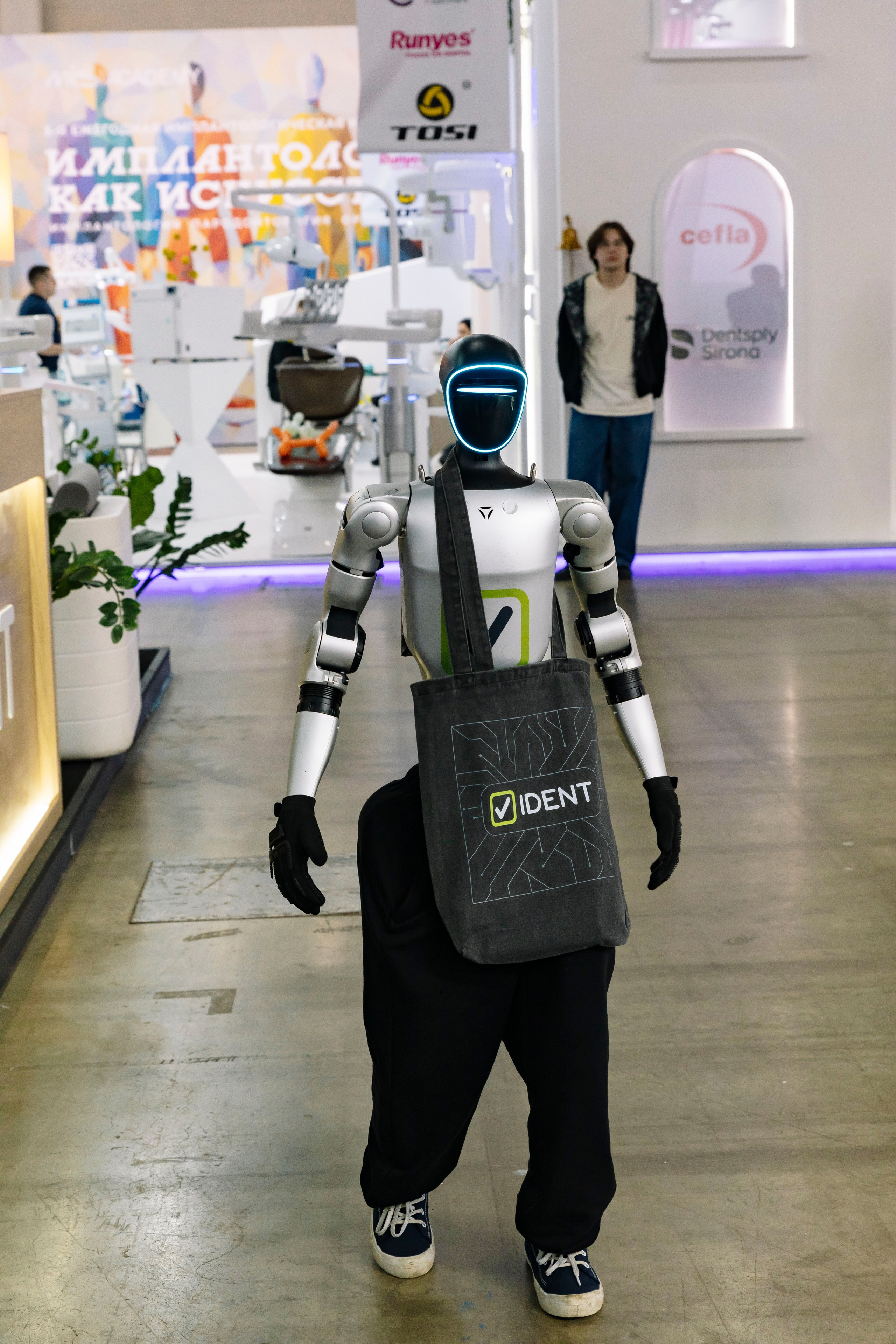 Стоматологическая выставка Dental Salon 2026. Профессиональный фотограф в Москве | Заказать фотосессию и съемку