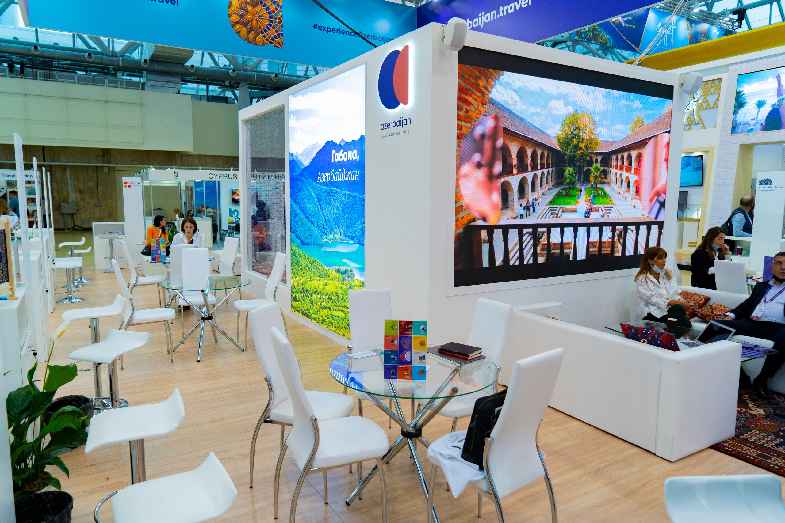 Выставочные стенды. Профессиональный портретный фотограф в Москве Владимир Глаголев