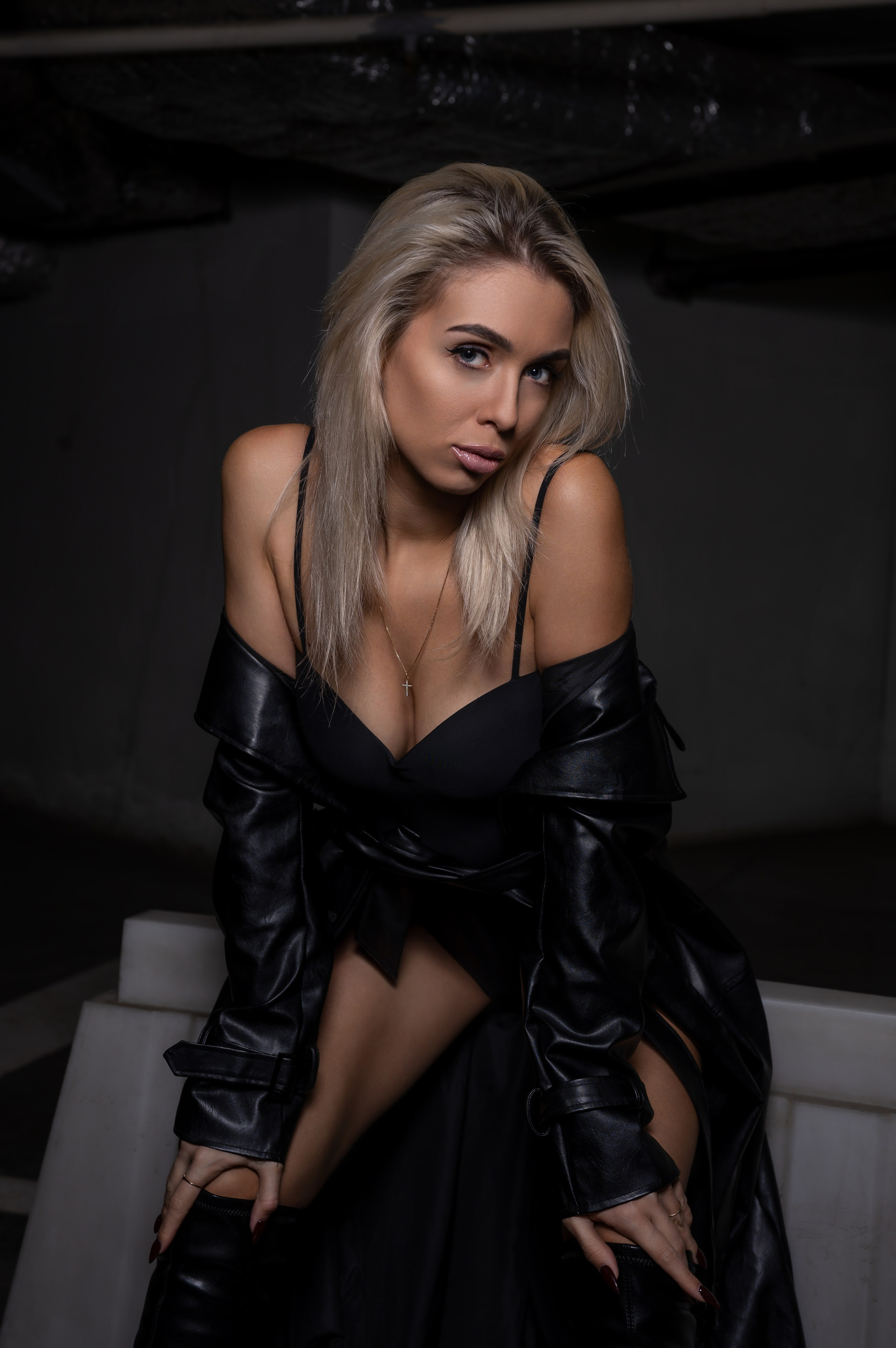 На парковке. Портретный и будуарный фотограф в Воронеже. Игорь Бабичев