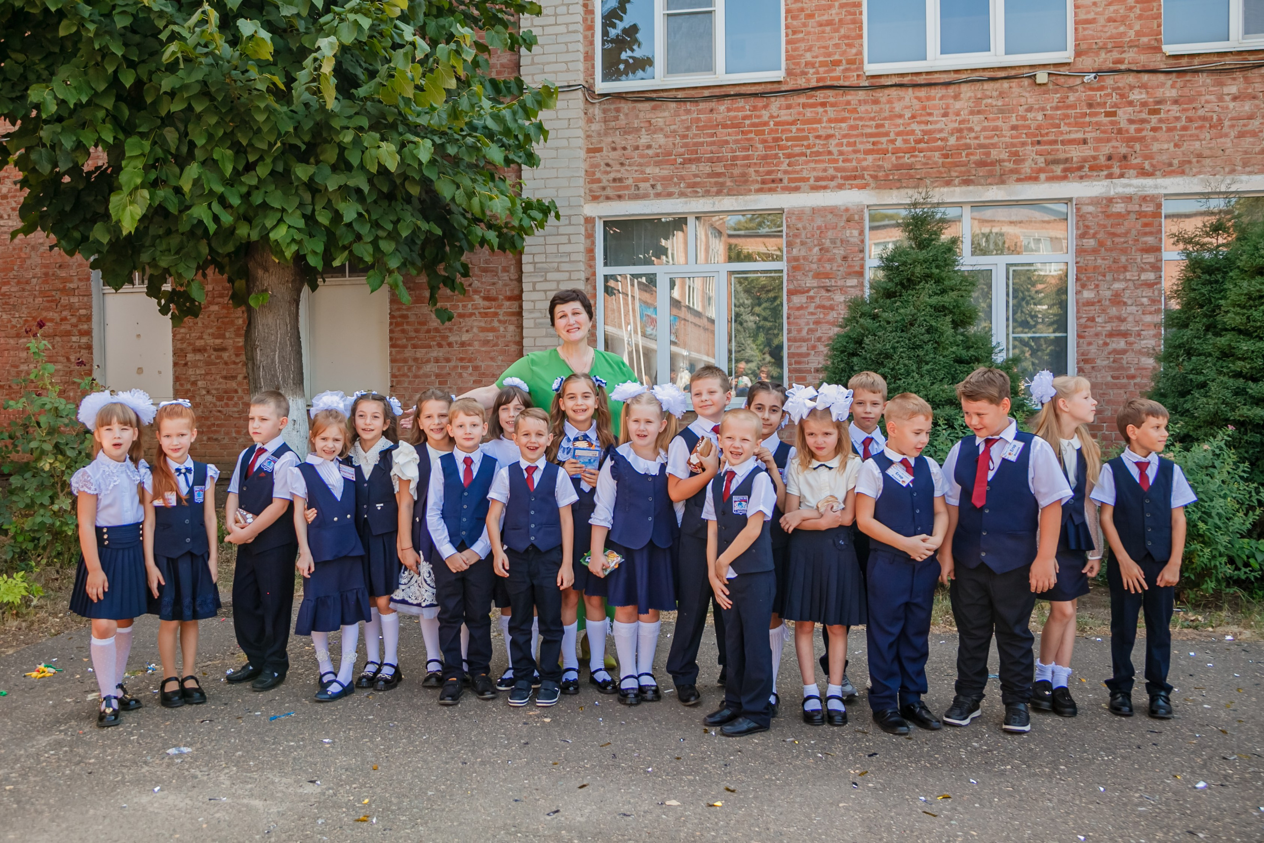 1 сентября линейка. Свадебный и семейный фотограф в Армавире