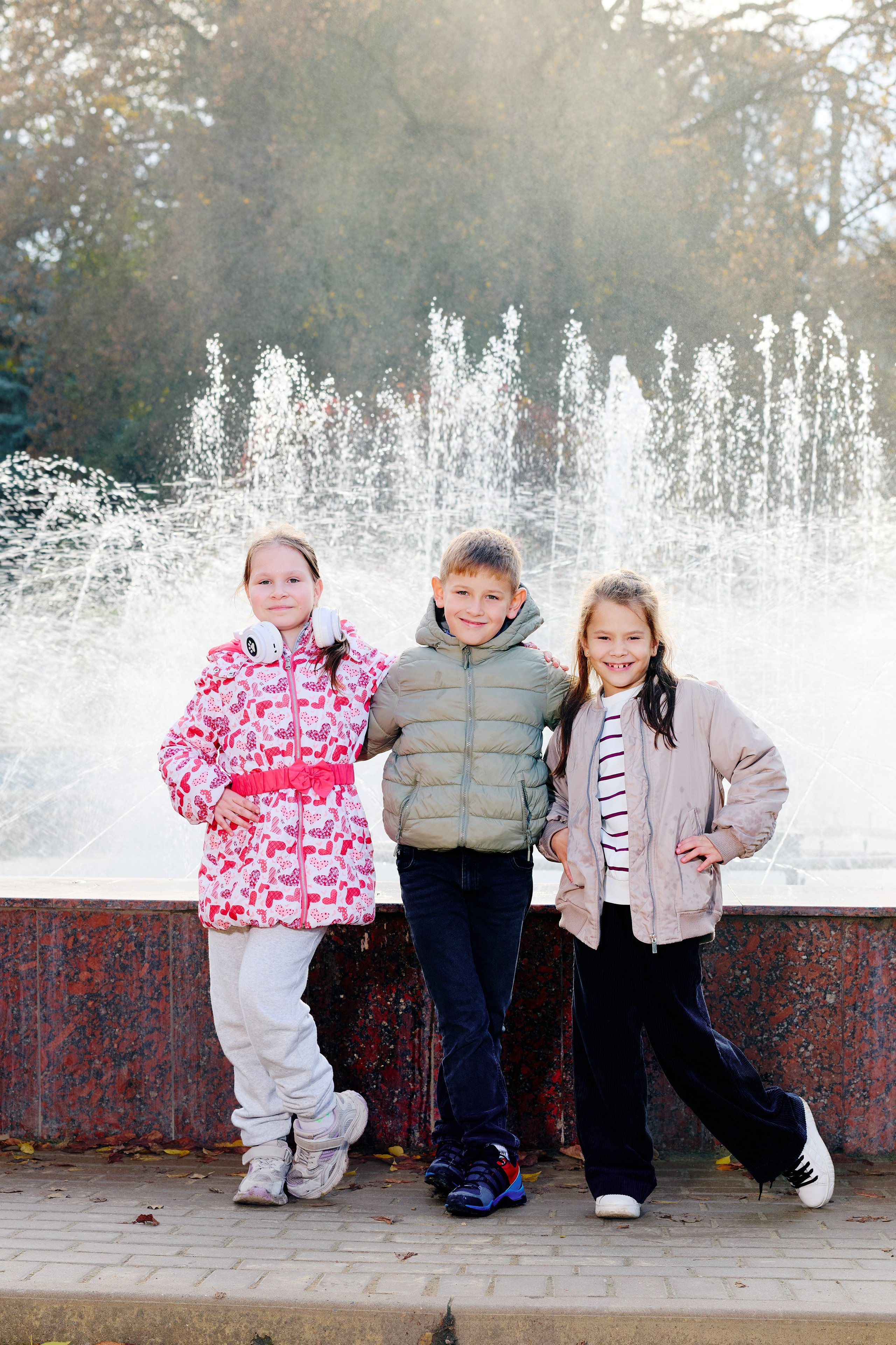 Прогулка в парке классом. Фотограф Выпускные альбомы Таганрог Сергей Коробченко