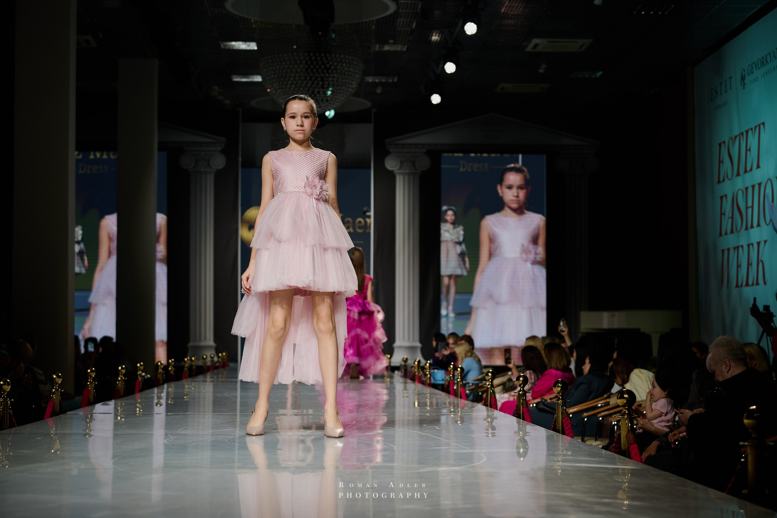 ESTET FASHION WEEK ВЕСНА — 2025. Фотограф Роман Адлер