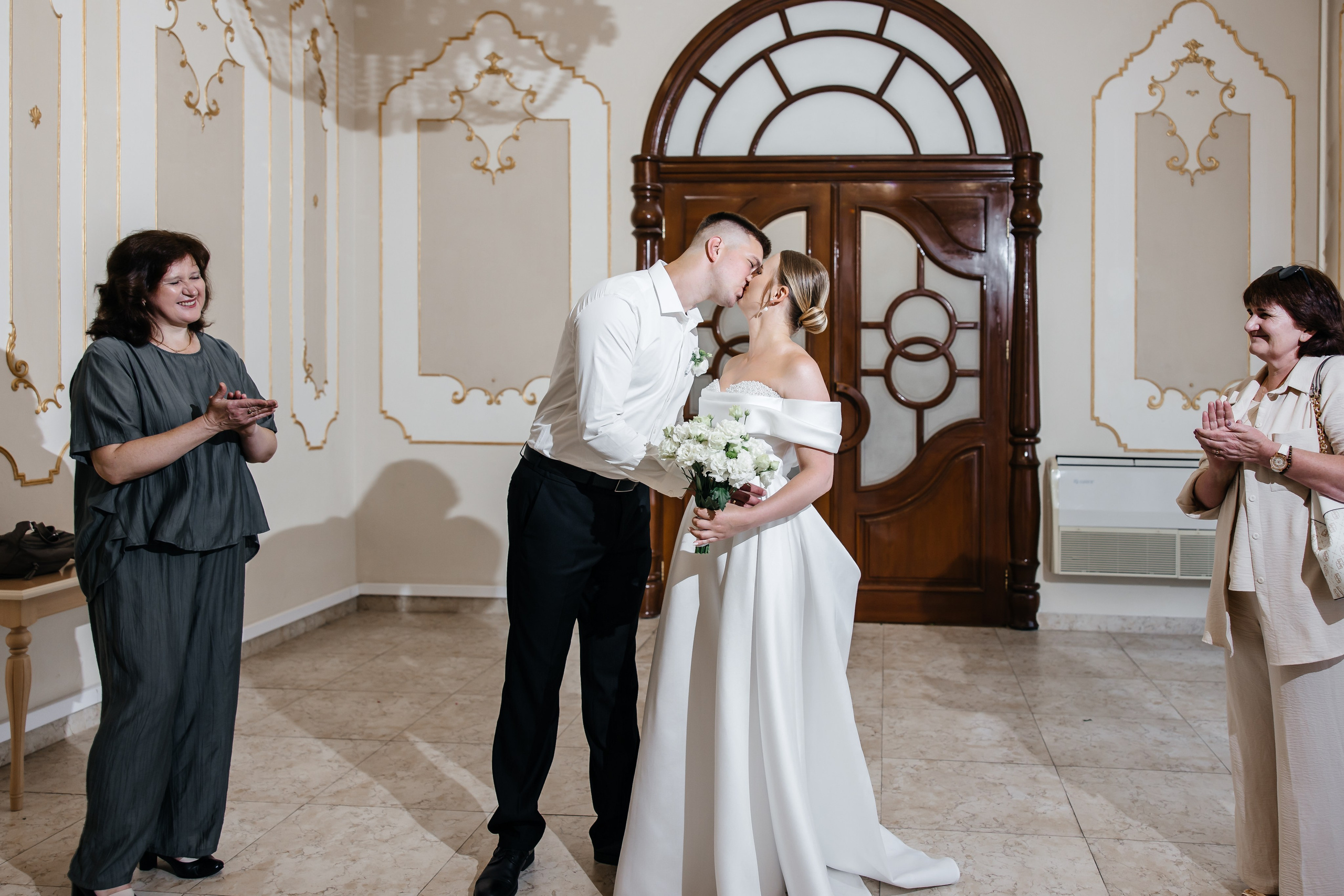 Анонс свадьбы Юлии и Игоря. Городская лавстори в Севастополе. Свадебный фотограф в Крыму и Севастополе Ольга Баскакова