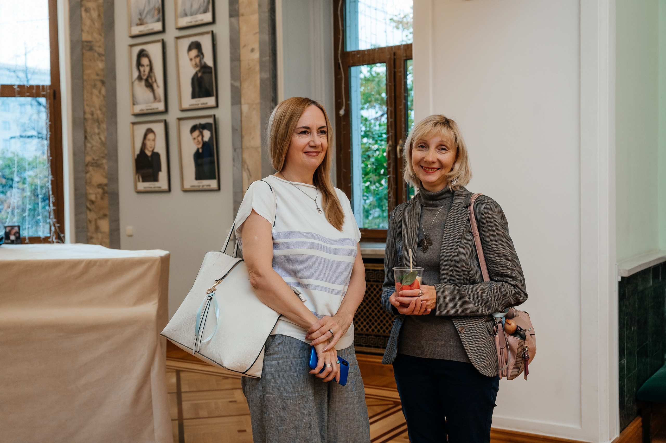 Открытие выставки Кати Васильевой в Молодежном театре. Wedding and family photographer USA