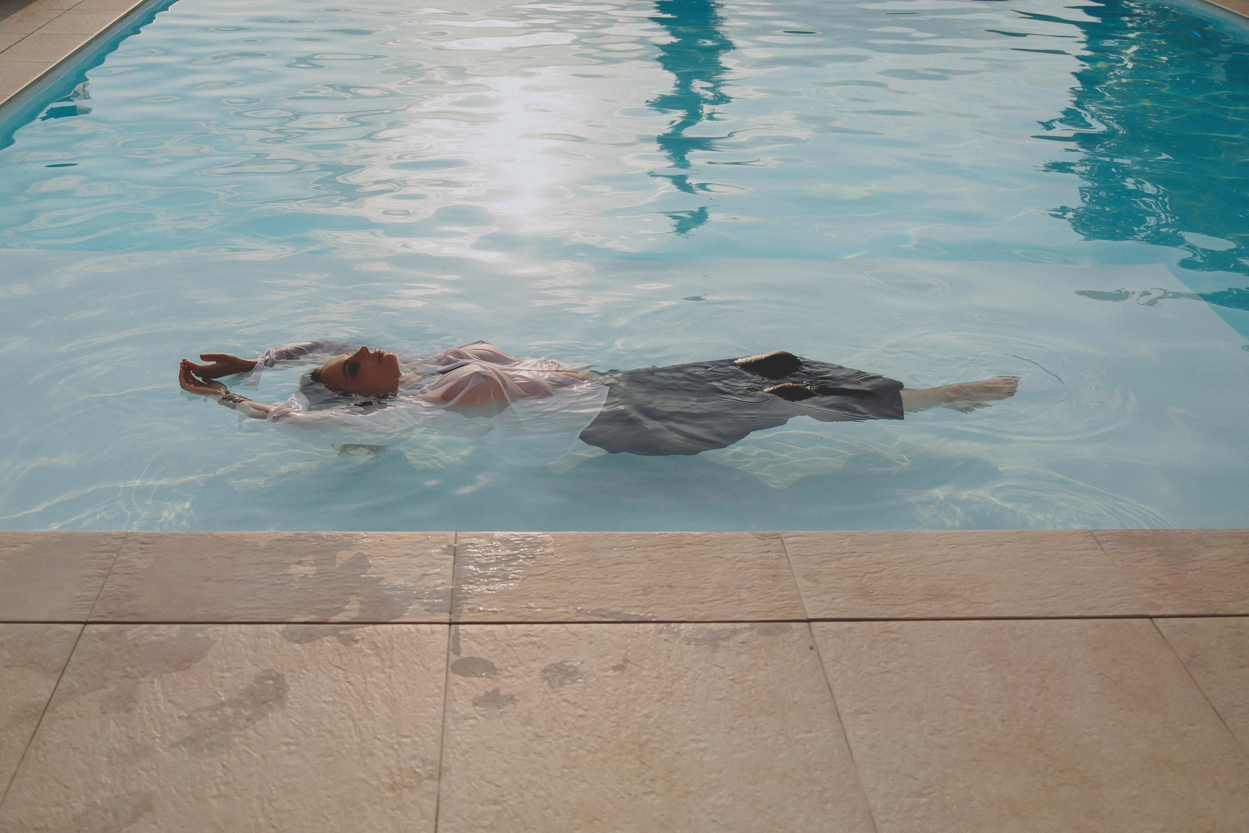 Бассейн. Инна и Валерия. Свадебный и семейный фотограф Колоскова Мария (Сочи и весь мир)