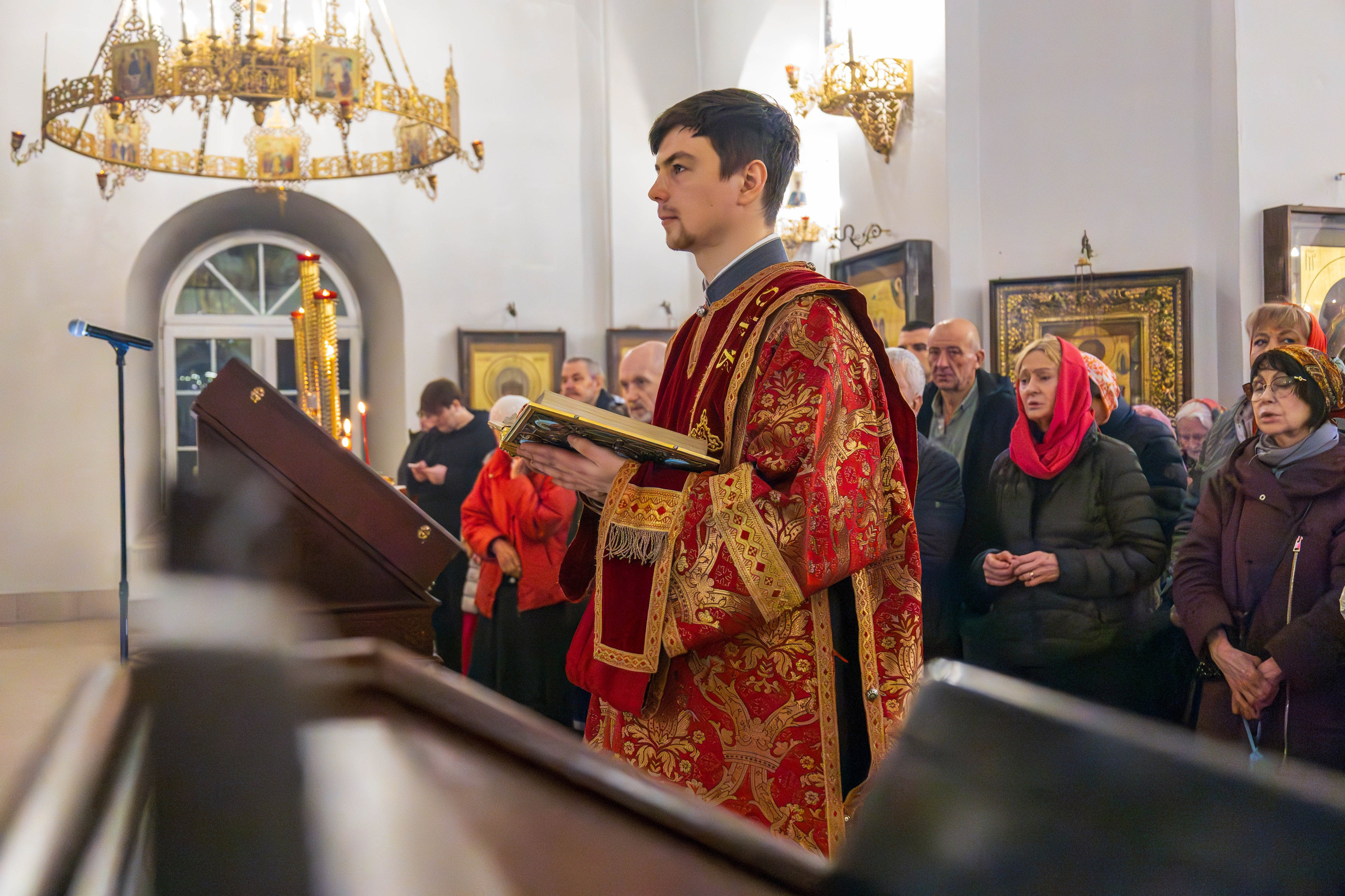 Светлое Христово Воскресение. Пасхальная Заутреня. Репортажный фотограф в Москве Иван Кулак