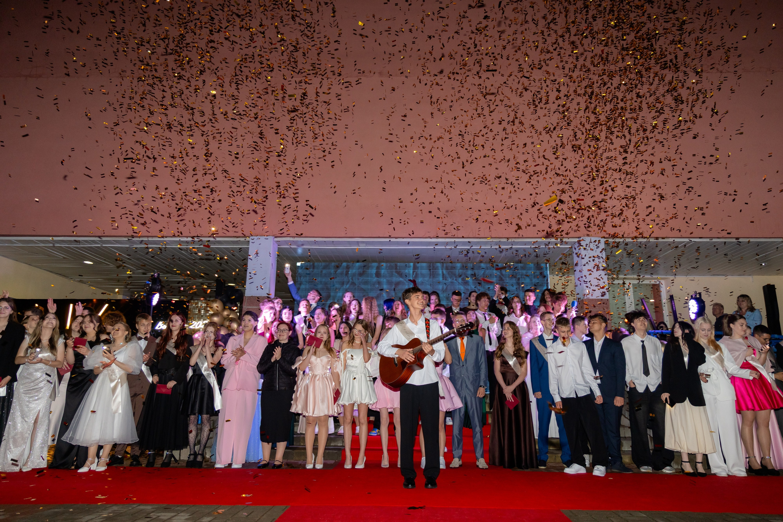 Школьный выпускной 2025 год в Минске, Беларуси. Свадебный фотограф в Минске/Беларуси Сергей Спиридонов