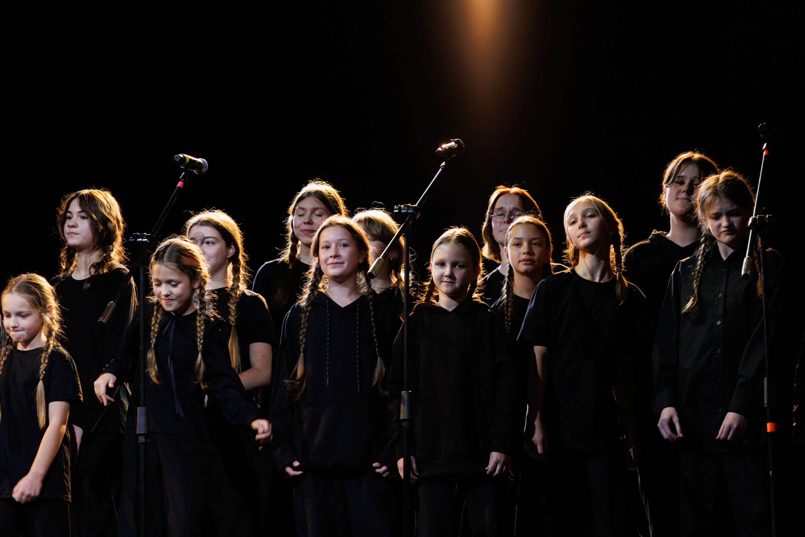 Выксунская премьера «Громко и Честно. Бонд с кнопкой». Фотограф городских и семейных событий Артем Карпухин