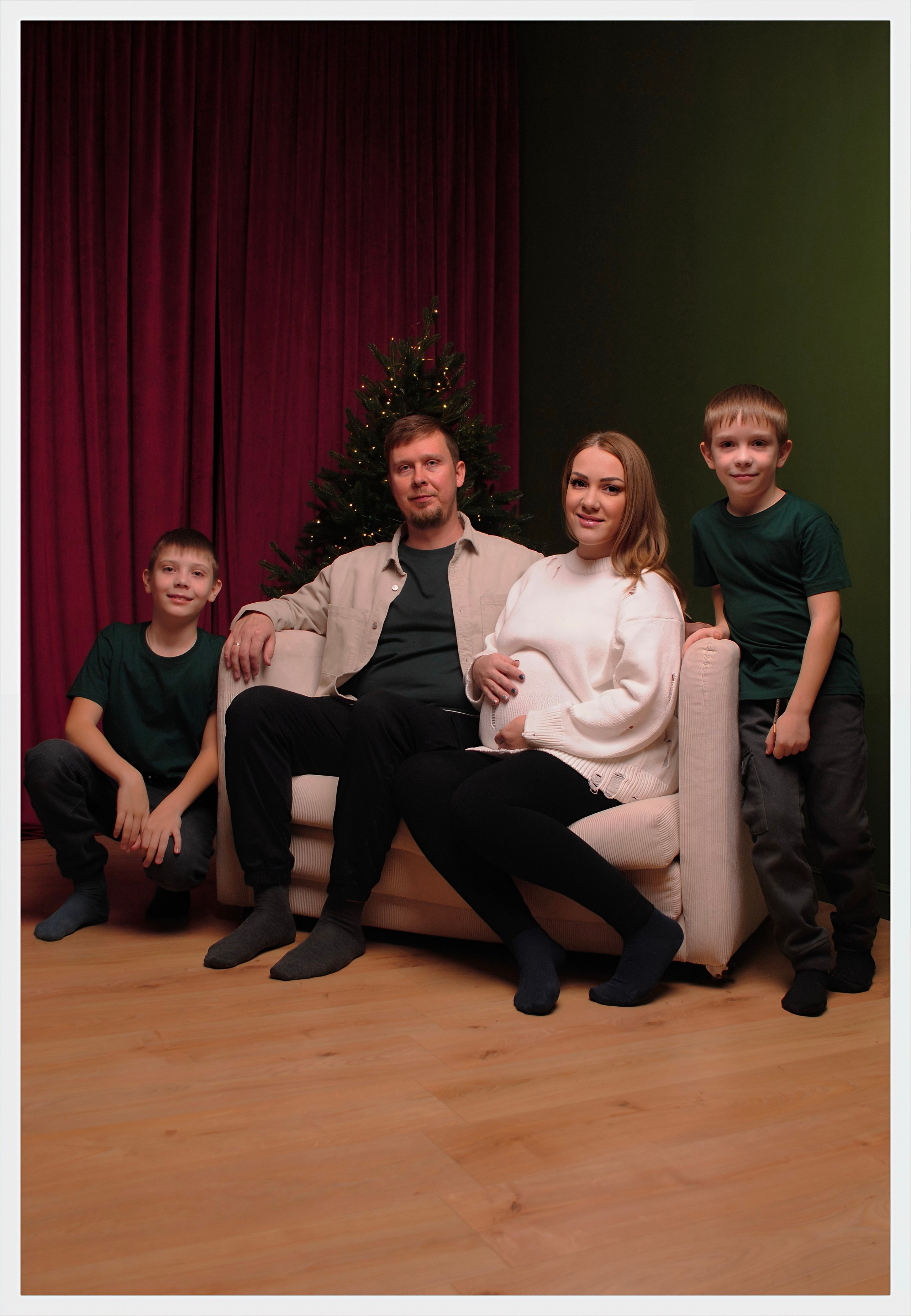 Мария и семья. Фотограф Мария Мусаелян