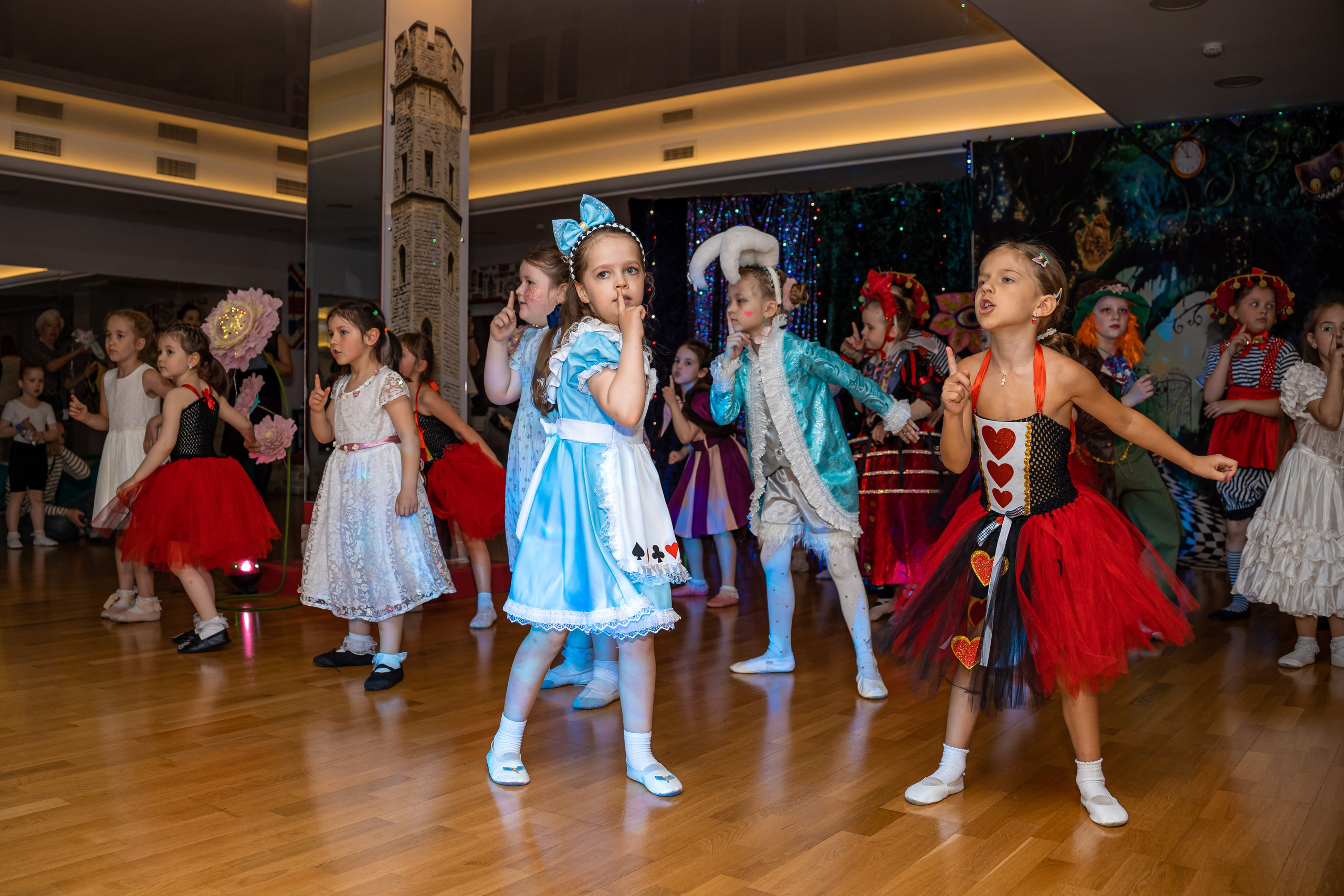 Фотосъемка детского выступления «Алиса в стране чудес». Ирина Носова - семейный и детский фотограф