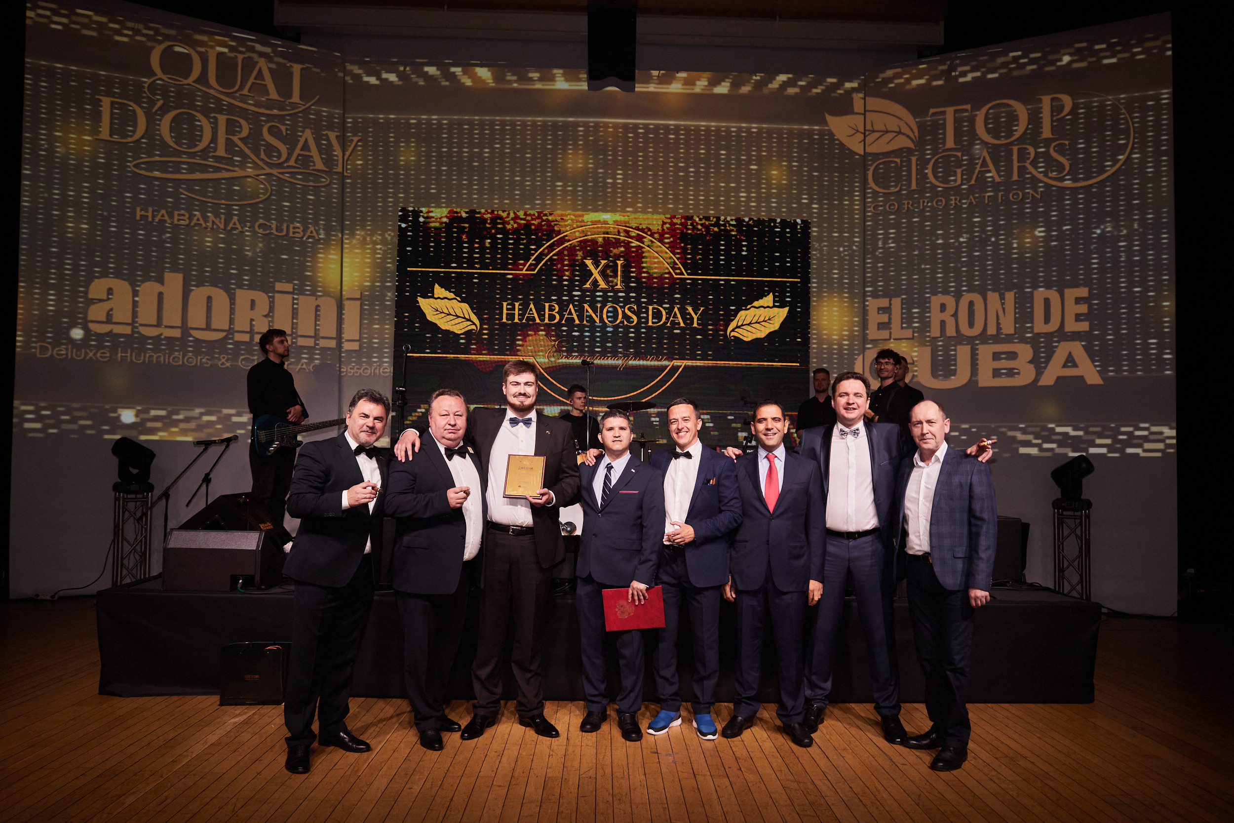 Фотограф на встречу резидентов клуба. Контент для бизнеса в Екатеринбурге Полдень Медиа