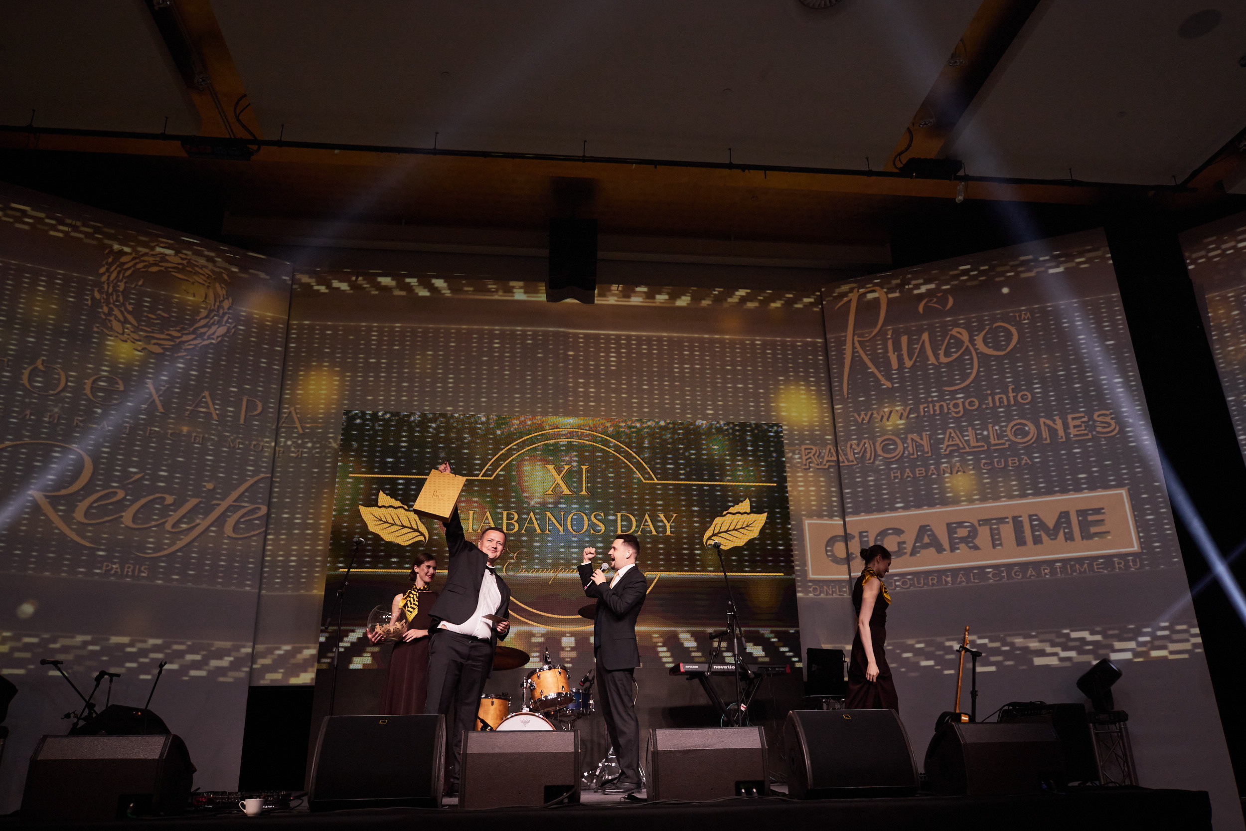 Фотограф на встречу резидентов клуба. Контент для бизнеса в Екатеринбурге Полдень Медиа