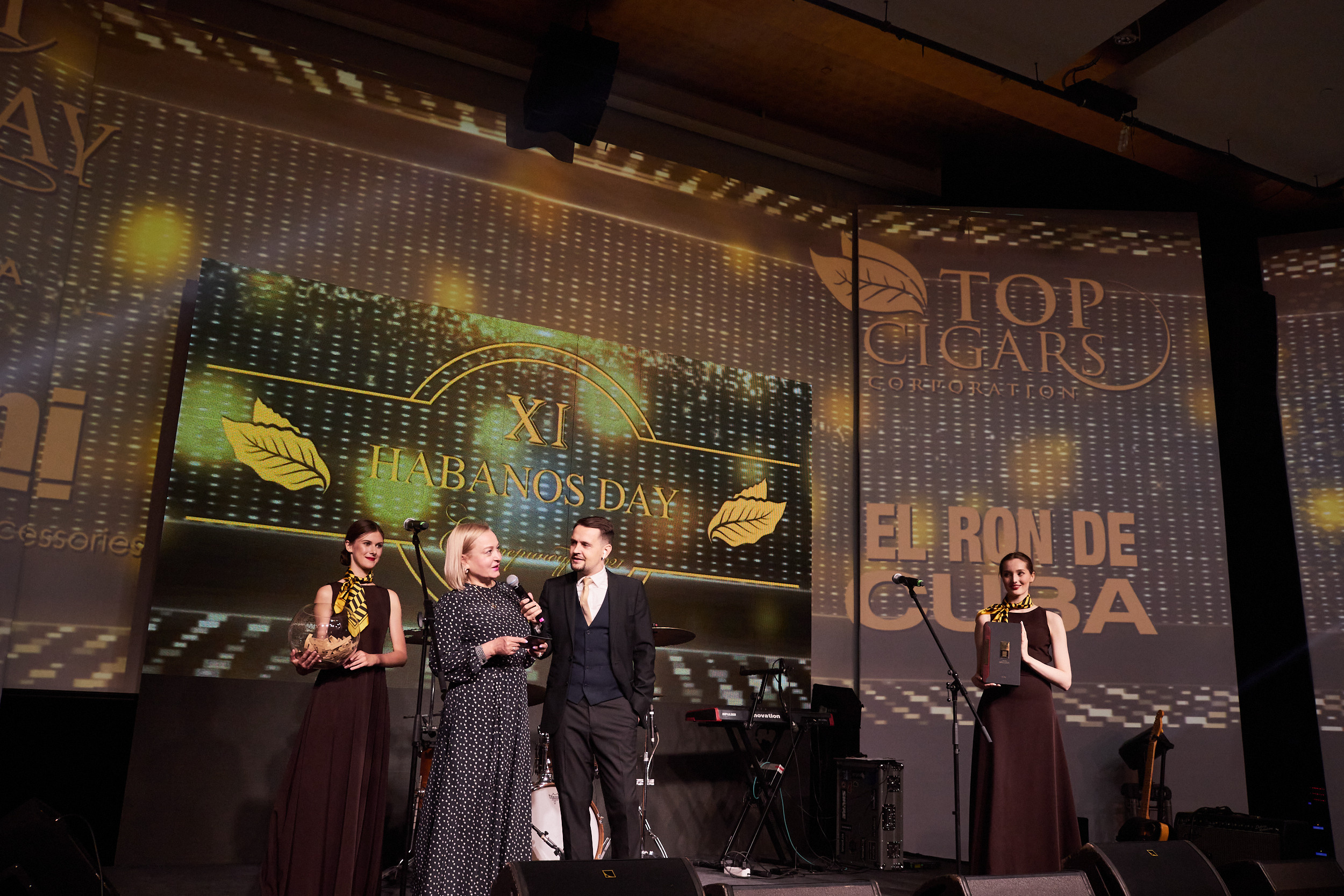 Фотограф на встречу резидентов клуба. Контент для бизнеса в Екатеринбурге Полдень Медиа