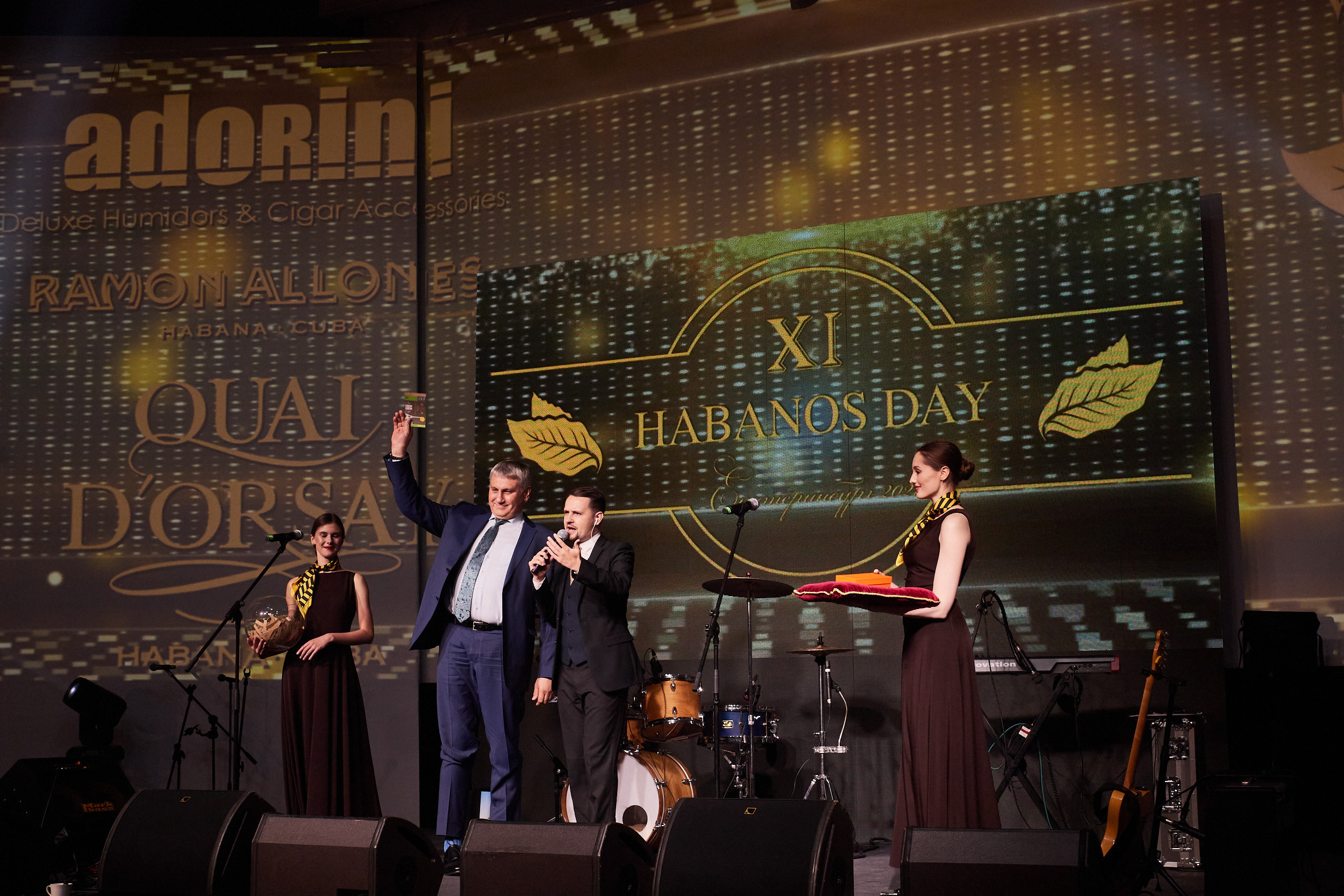 Фотограф на встречу резидентов клуба. Контент для бизнеса в Екатеринбурге Полдень Медиа