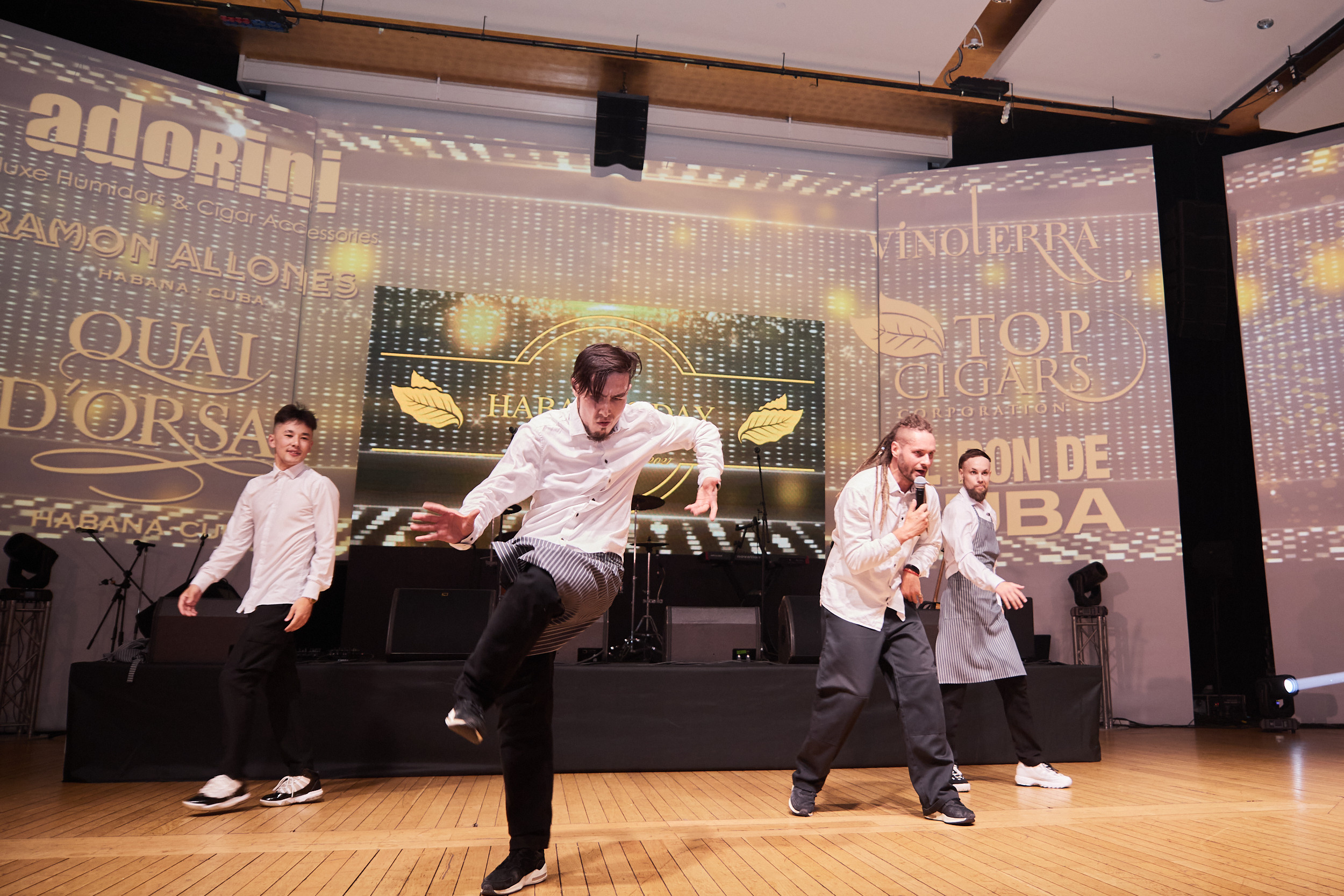 Фотограф на встречу резидентов клуба. Контент для бизнеса в Екатеринбурге Полдень Медиа