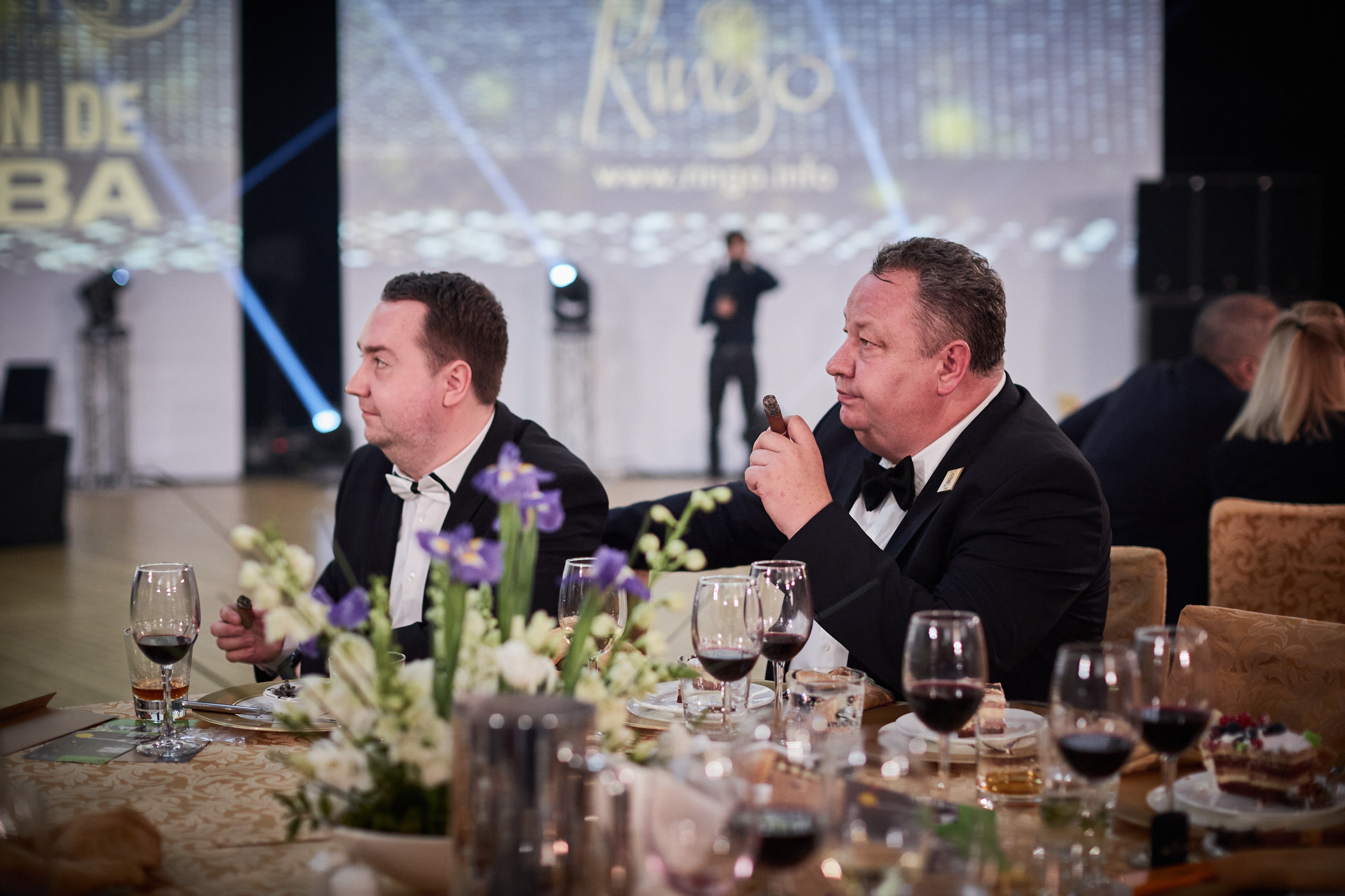 Фотограф на встречу резидентов клуба. Контент для бизнеса в Екатеринбурге Полдень Медиа