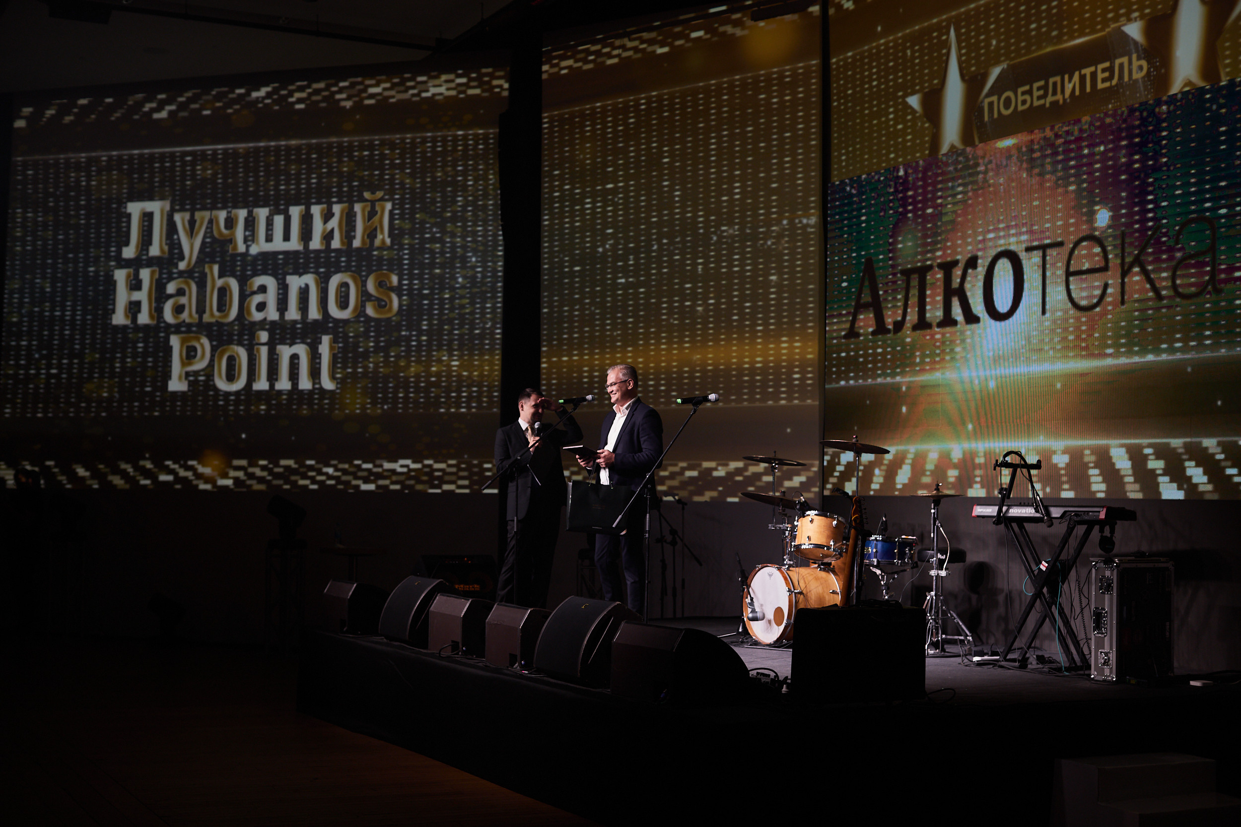 Фотограф на встречу резидентов клуба. Контент для бизнеса в Екатеринбурге Полдень Медиа