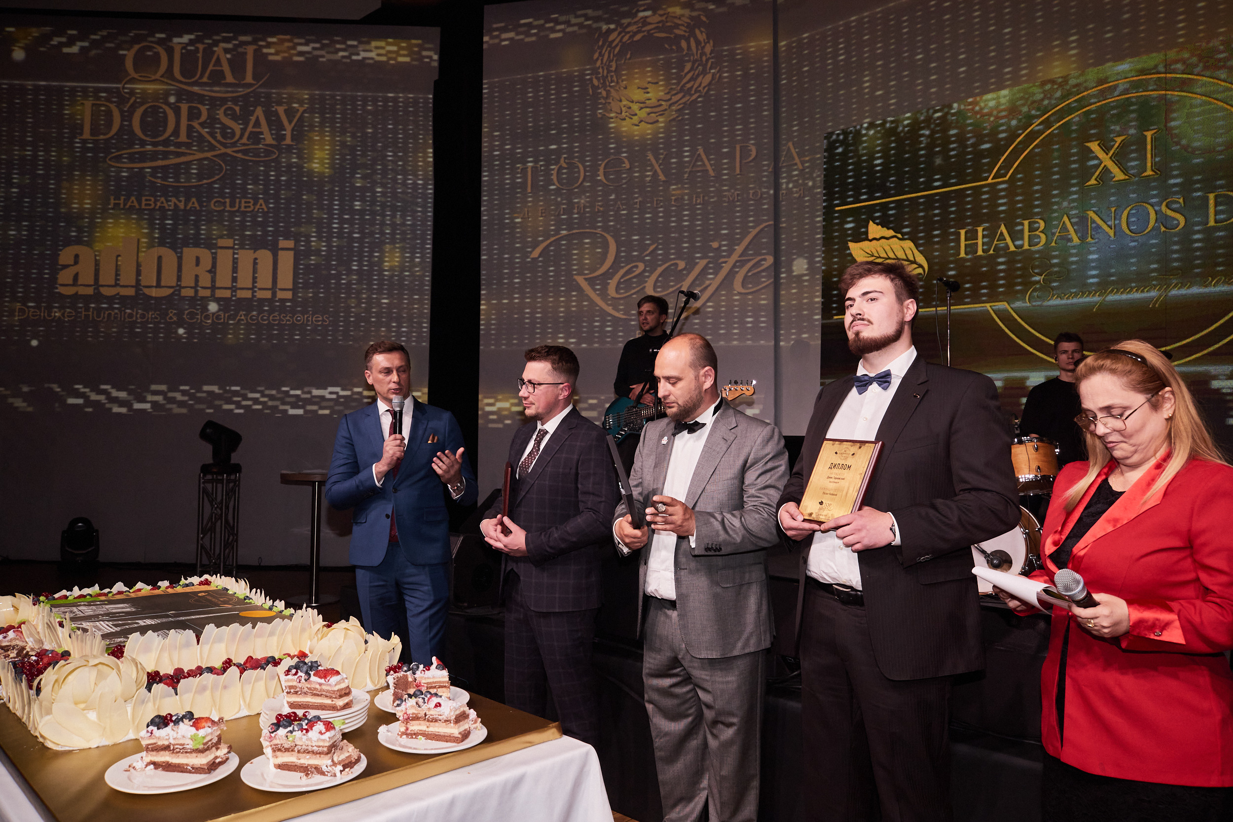 Фотограф на встречу резидентов клуба. Контент для бизнеса в Екатеринбурге Полдень Медиа