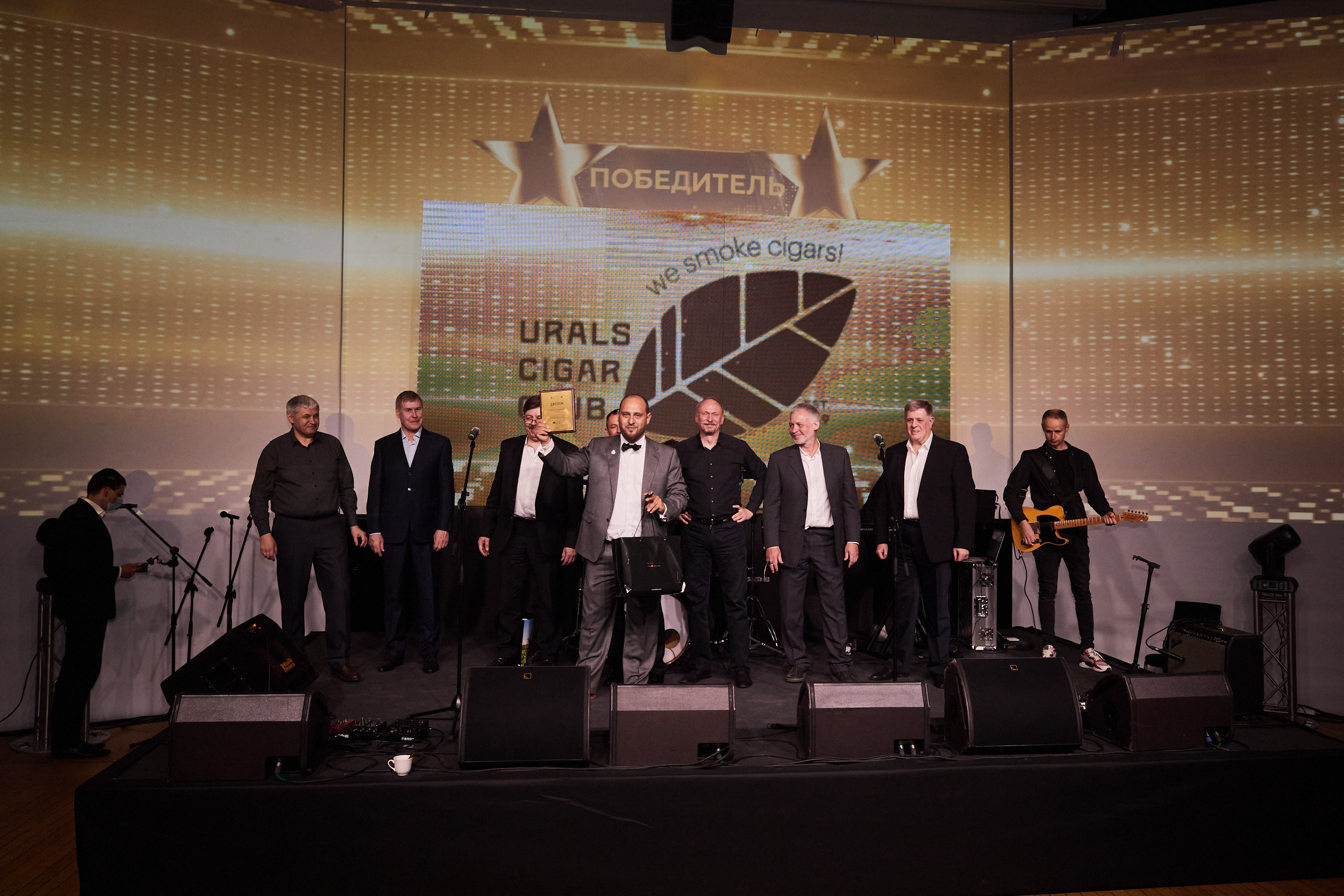 Фотограф на встречу резидентов клуба. Контент для бизнеса в Екатеринбурге Полдень Медиа