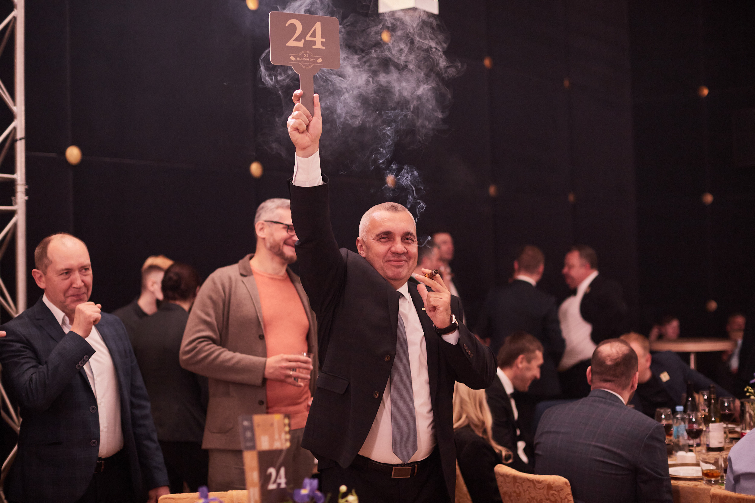 Фотограф на встречу резидентов клуба. Контент для бизнеса в Екатеринбурге Полдень Медиа