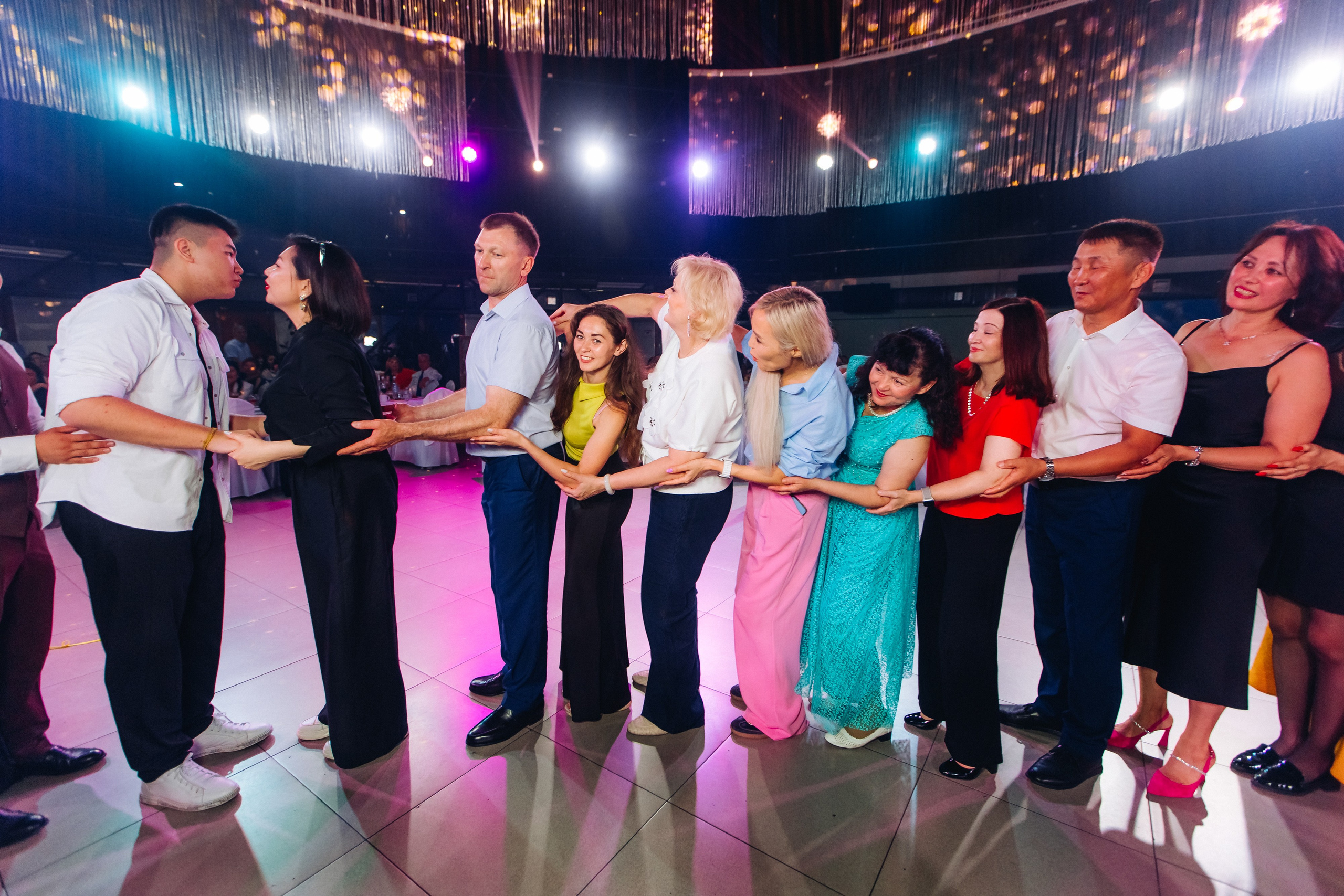 Выпускной вечер. 49 школа. Баран на корове. Свадебный и семейный фотограф в Улан-Удэ