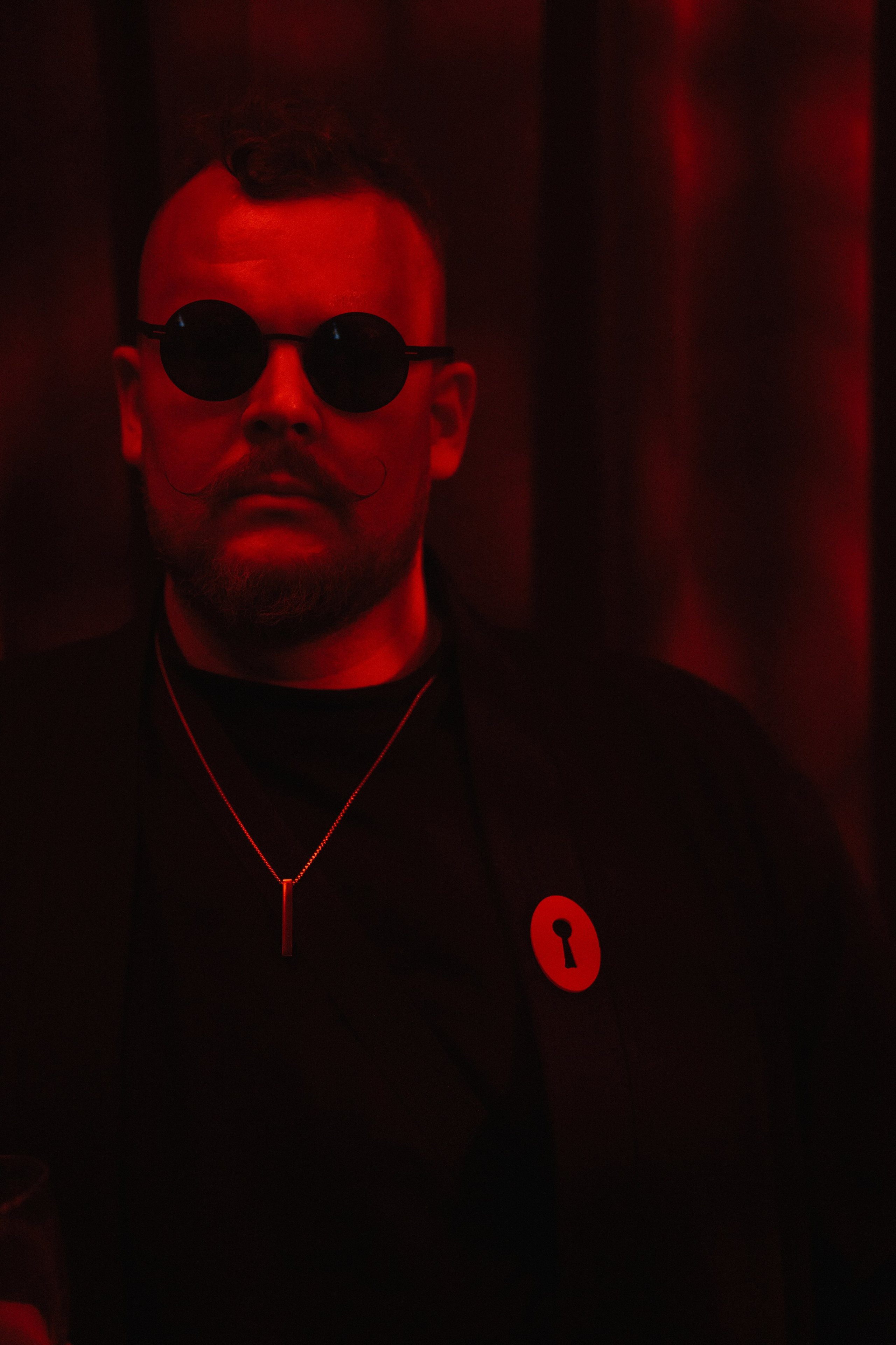 Открываю двери без ключа. Фотограф Евстигнеев Илья