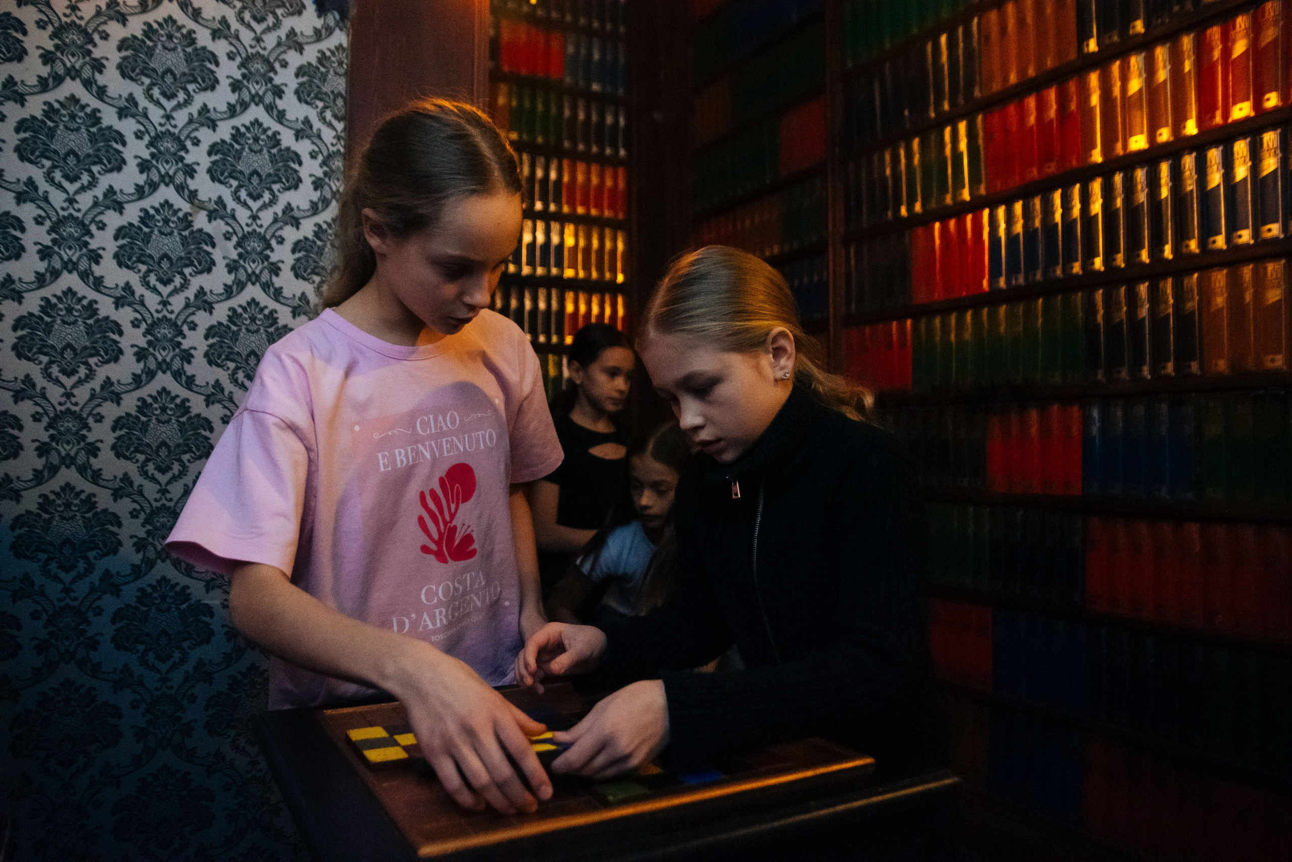 Квест и день рождения в Нелогике. Фотограф в Москве. Индивидуальные и парные съёмки, мероприятия, промо-съёмки для артистов