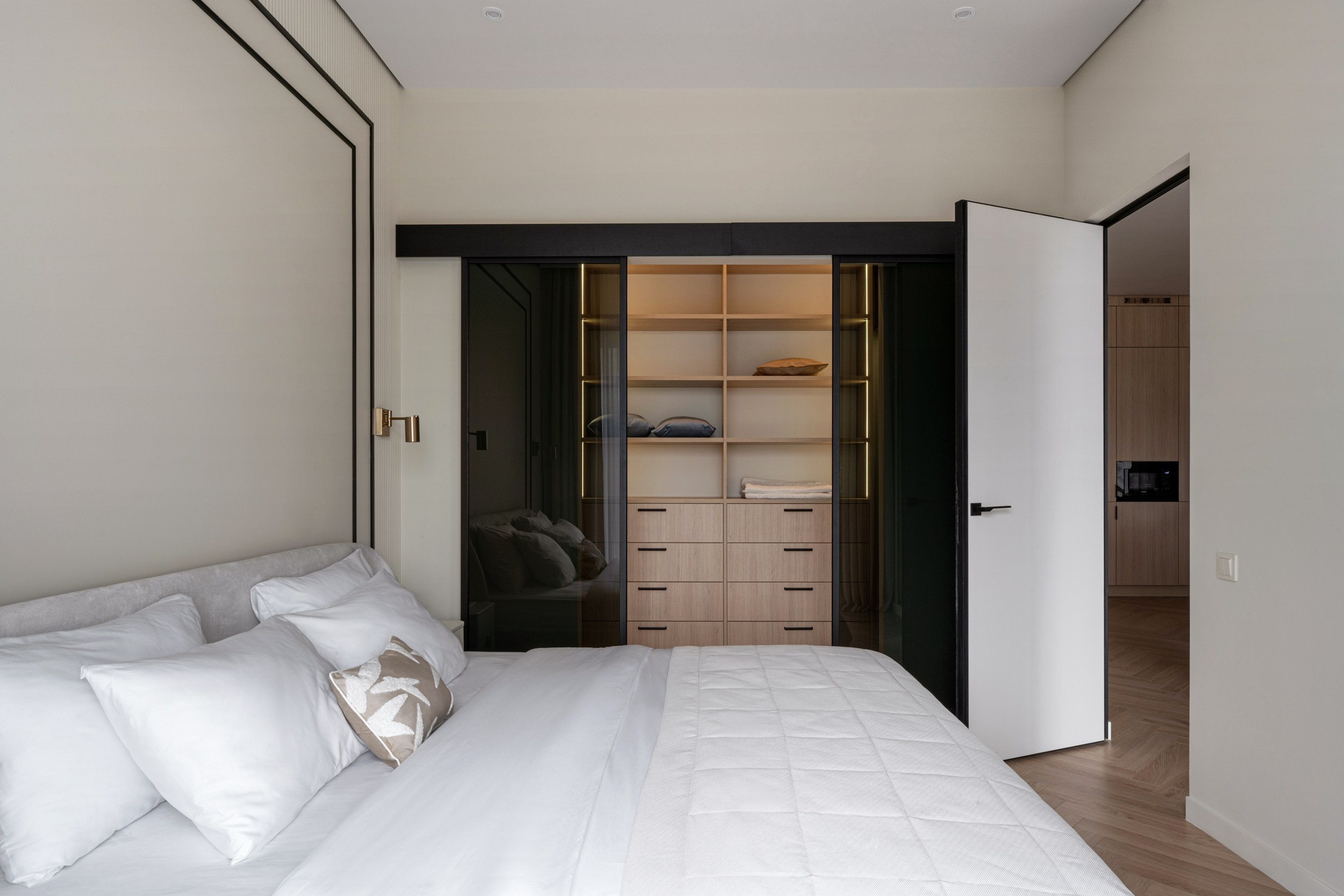 Hide, 55 м. Главная