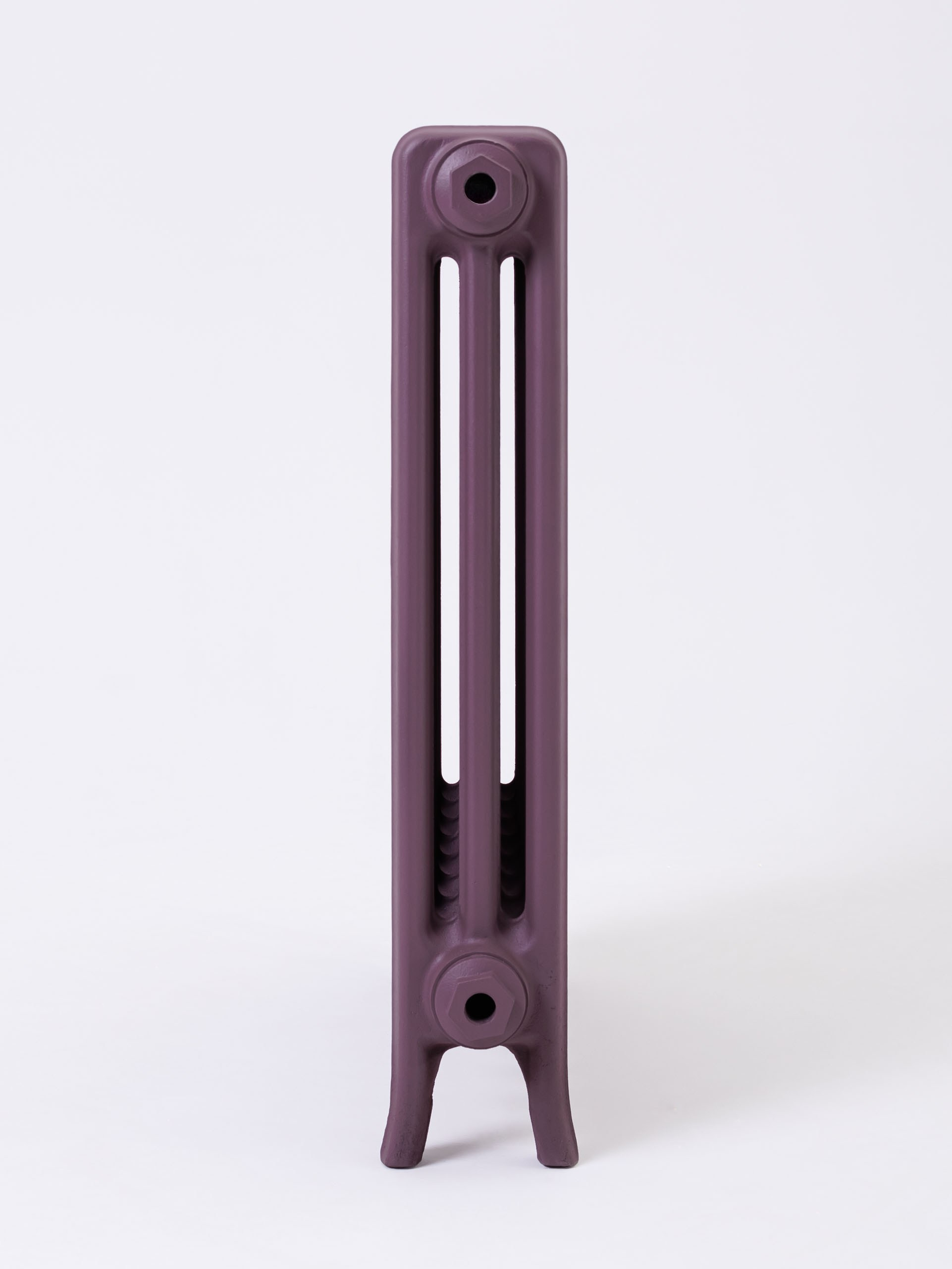 Предметные фотографии дизайнерских радиаторов отопления в стиле ретро