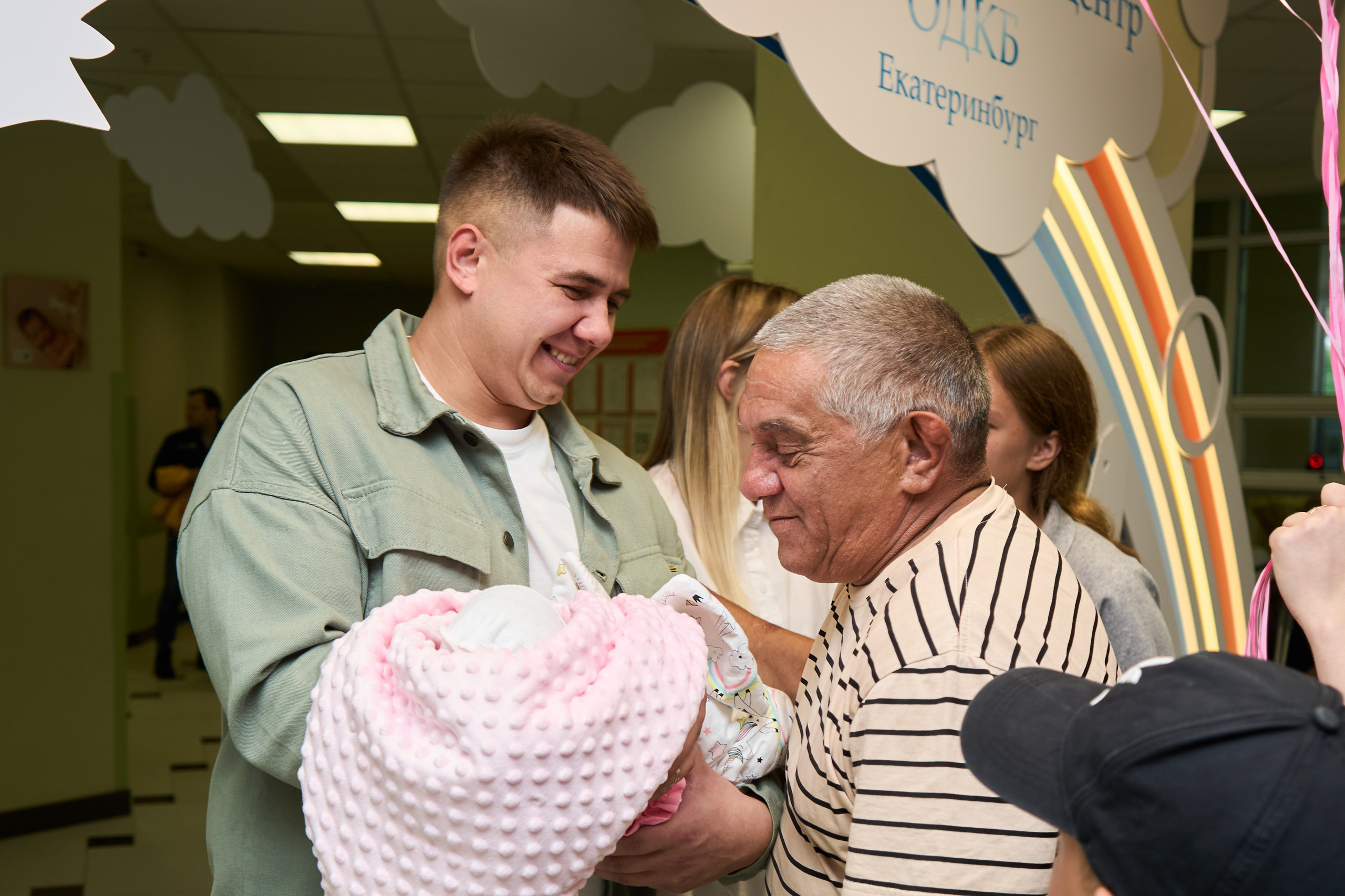 Фотосессия выписки из роддома. Фотограф Екатеринбург Кокшарова Александра