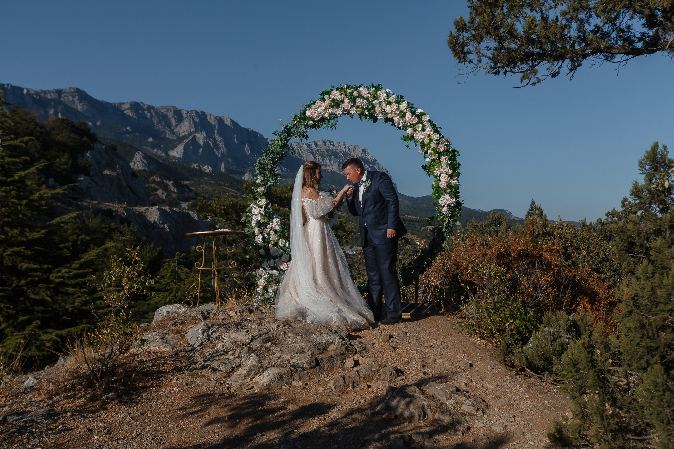 Анонс свадебной прогулки Кати и Алексея. Свадебный фотограф в Крыму и Севастополе Ольга Баскакова