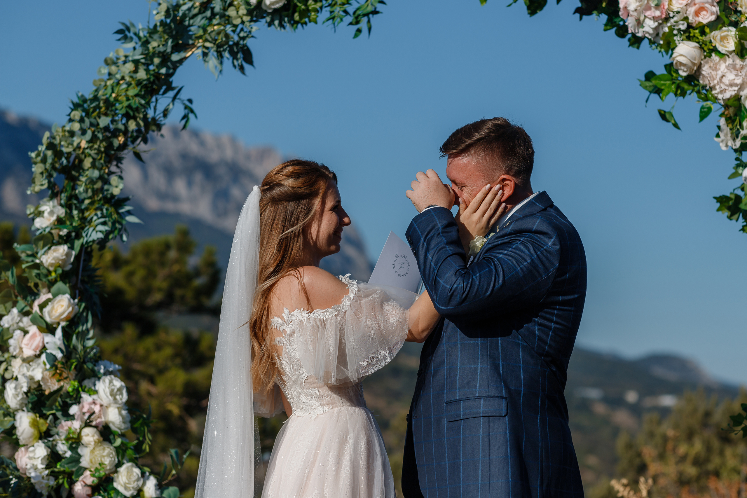 Анонс свадебной прогулки Кати и Алексея. Свадебный фотограф в Крыму и Севастополе Ольга Баскакова