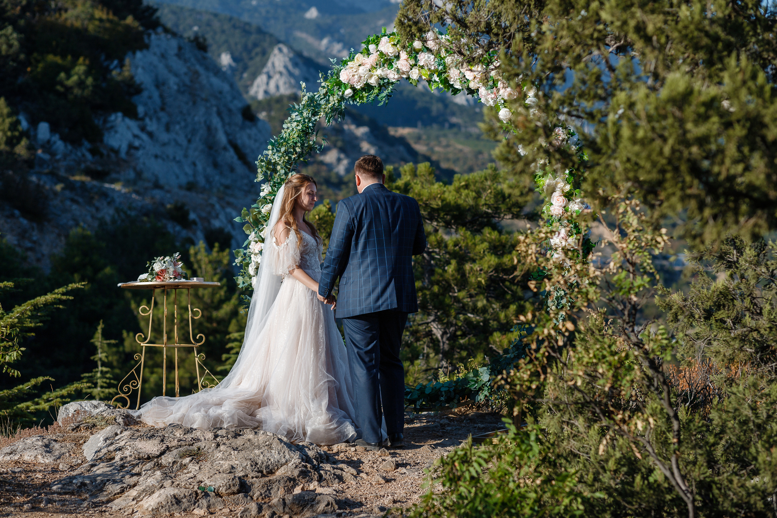 Анонс свадебной прогулки Кати и Алексея. Свадебный фотограф в Крыму и Севастополе Ольга Баскакова