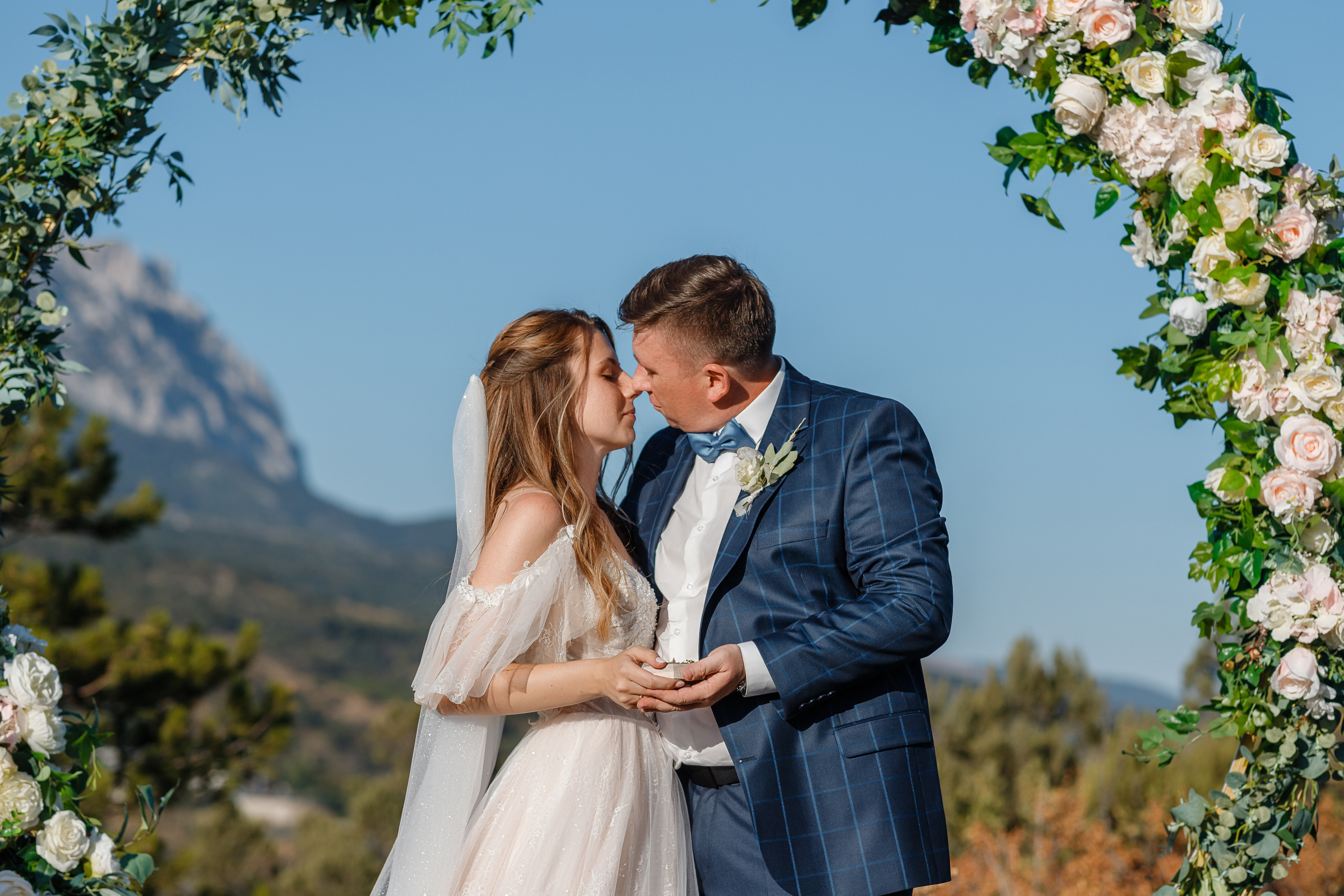 Анонс свадебной прогулки Кати и Алексея. Свадебный фотограф в Крыму и Севастополе Ольга Баскакова