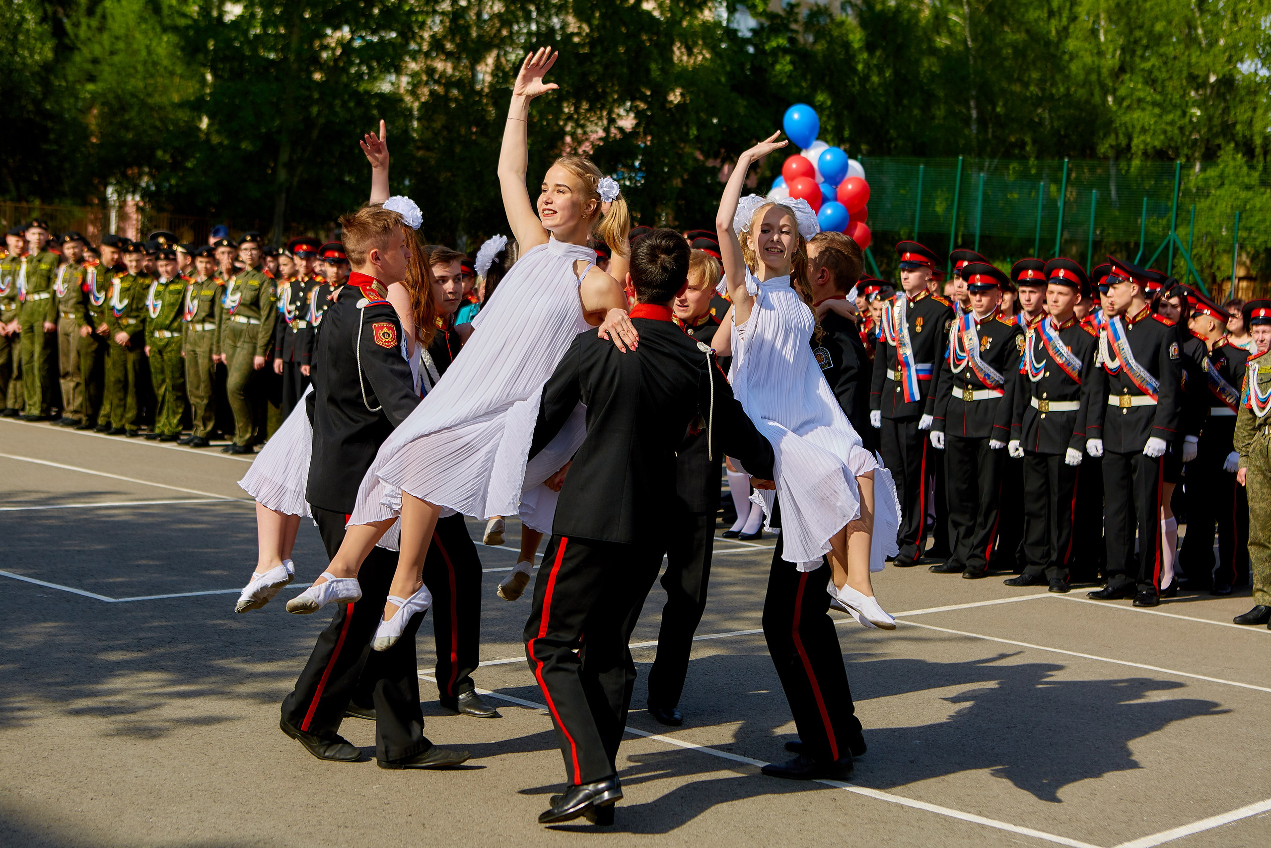 Кадеты последний звонок. Фотограф Вячеслав Фарунин