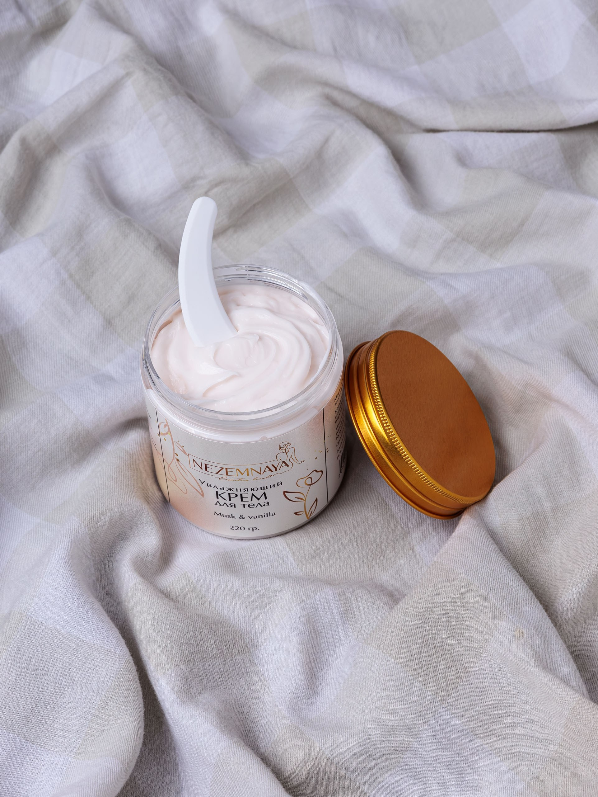 Предметные съёмки косметики и средств гигиены