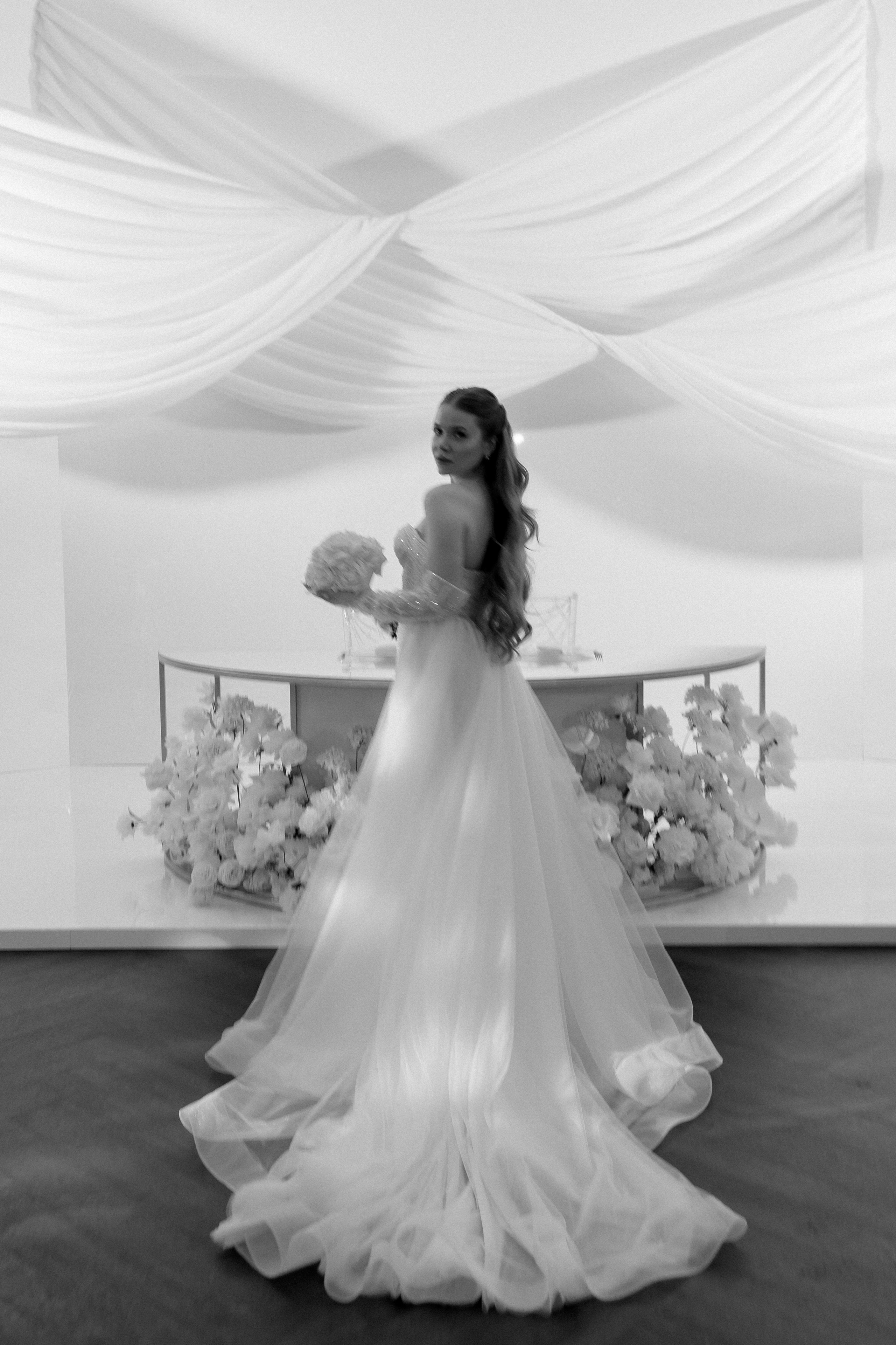 СВАДЕБНАЯ СЬЕМКА СБОРОВ В ОТЕЛЕ И ВЫЕЗД НА ЦЕРЕМОНИЮ (СНЯТО В СИБИРЕ В НИЖНЕВАРТОВСКЕ). Профессиональный фотограф, Санкт-Петербург — Виктория Богомолова