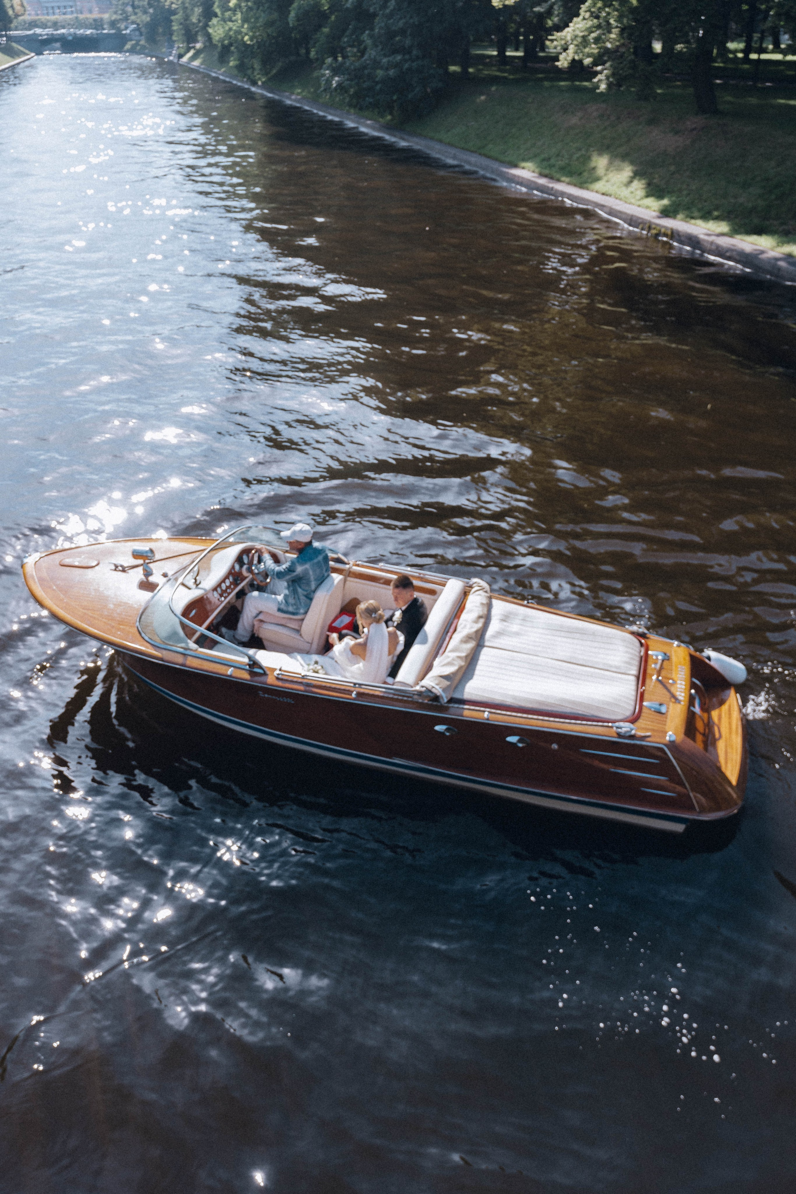 СВАДЕНБНАЯ СЬЕМКА НА КАТЕРЕ ПО КАНАЛАМ САНКТ-ПЕТЕРБУРГА И В АКВАТОРИИ НЕВЫ. Профессиональный фотограф, Санкт-Петербург — Виктория Богомолова