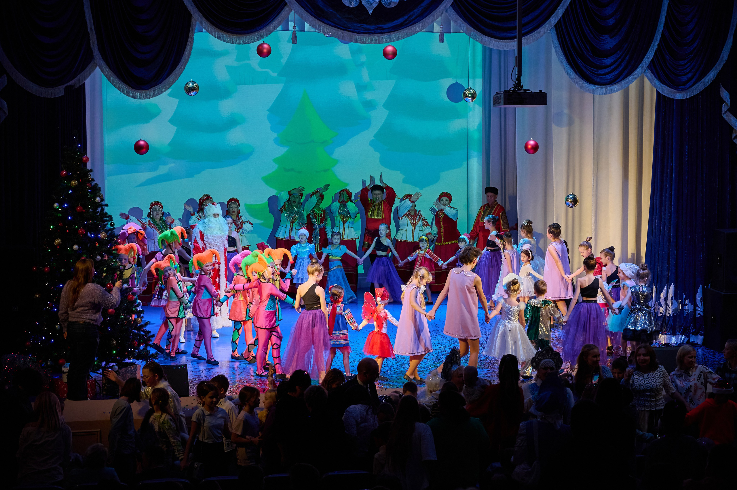 Концерт в ДК Марьина роща. Жизнь курорта Кабардинка в фотографиях