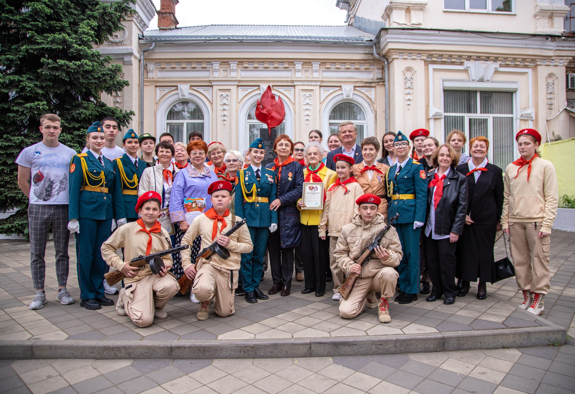 100-летие пионерии. Репортажный, промышленный и маркетплейс-фотограф Дмитрий Чернат