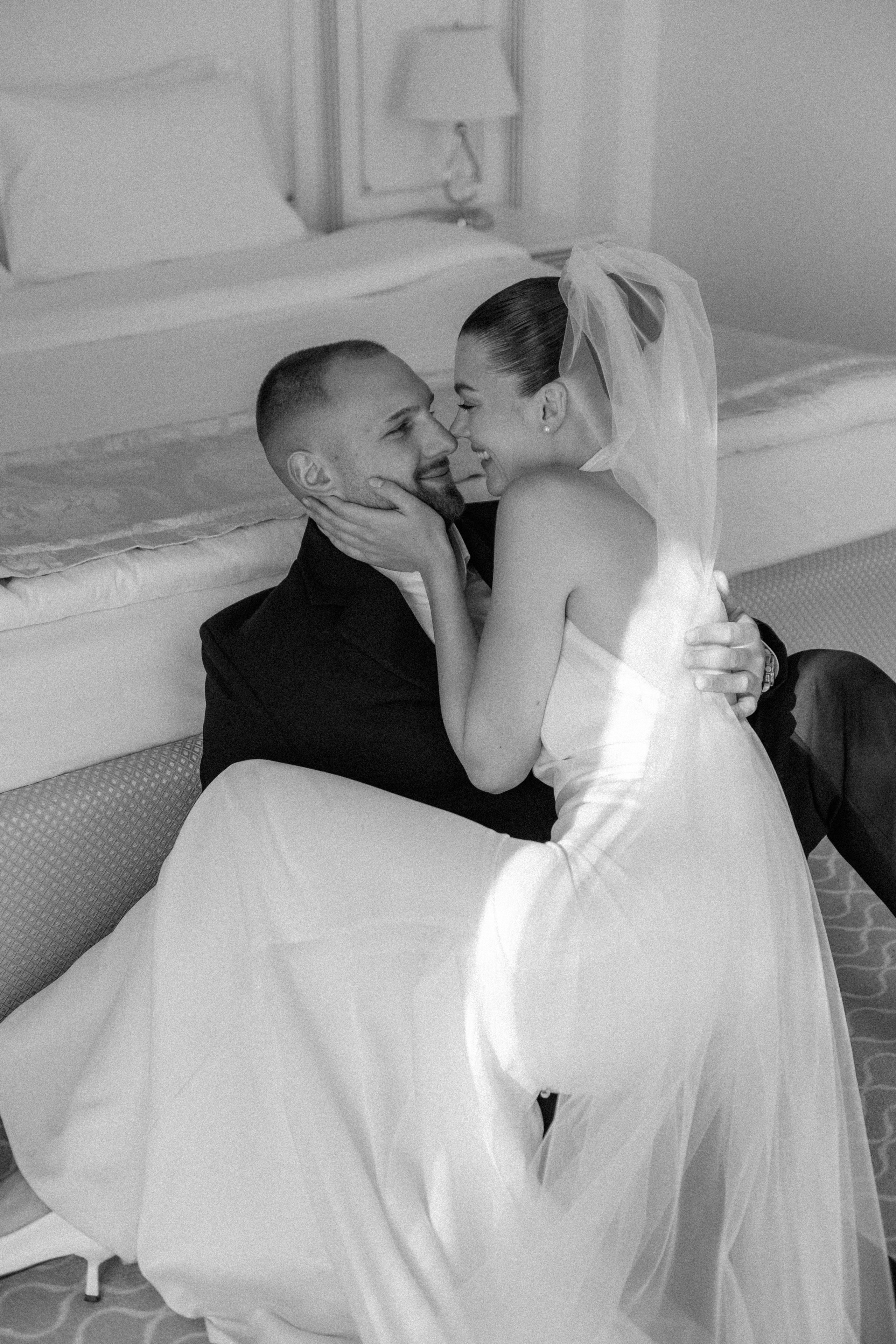 Wedding day in VERSAL PARK. Wedding PHOTOGRAPHER Andrew Vnukov