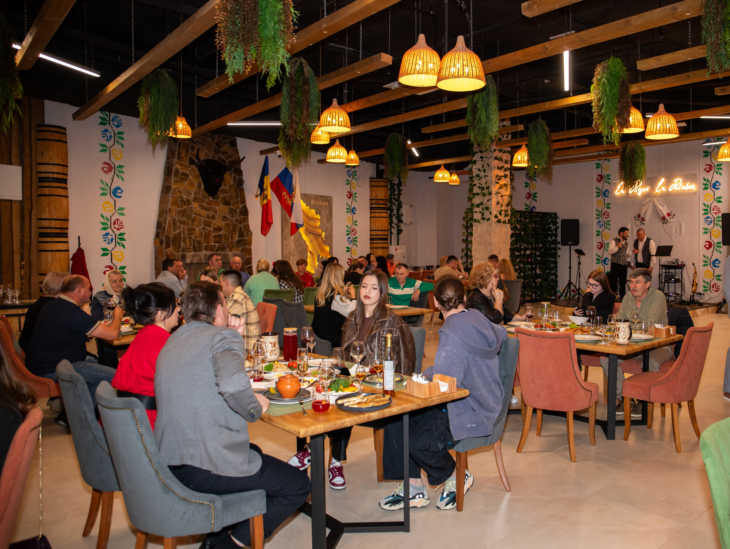Открытие молдавского ресторана. Свадебный и семейный фотограф в Москве Мила Широких