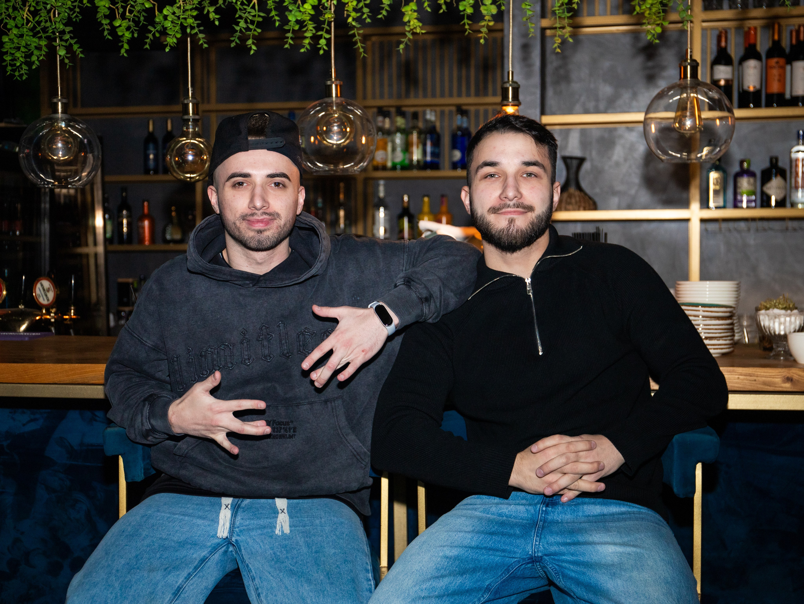 Репортажка из кальян-бара. Свадебный и семейный фотограф в Москве Мила Широких