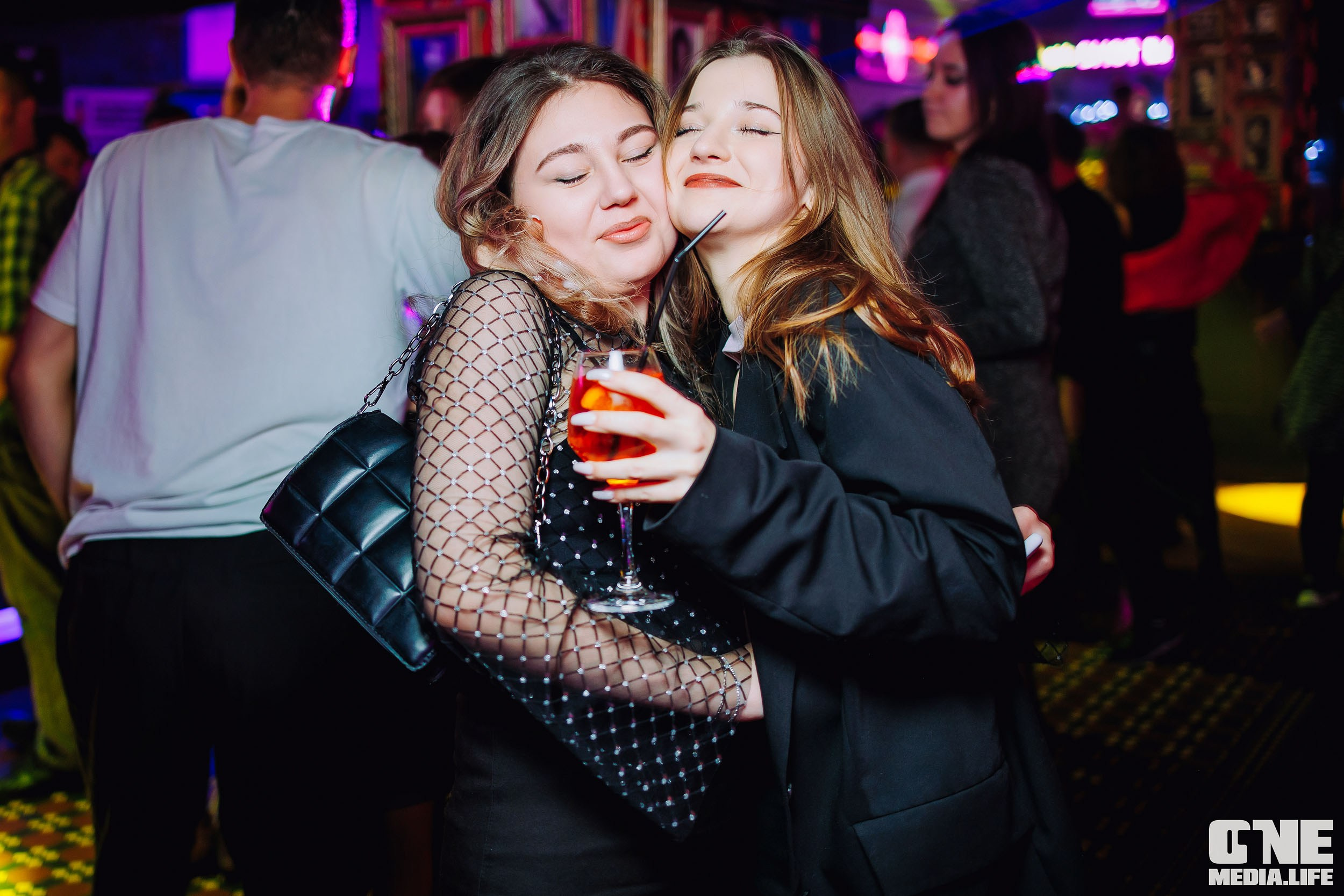 Фоторепортаж из бара XxxX. One Media Life: фоторепортажи, фотоотчеты с мероприятий и заведений