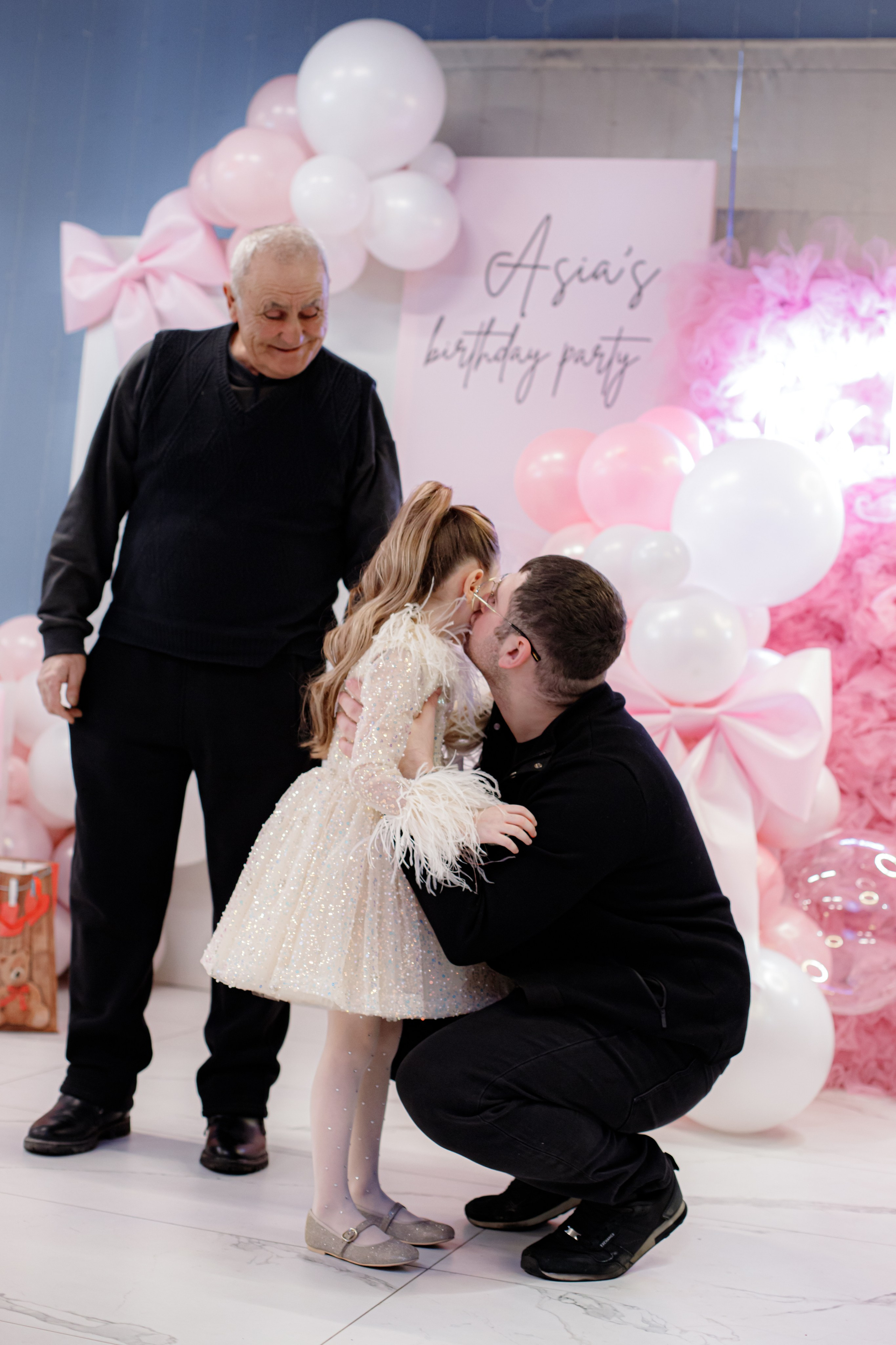 ASIA'S BIRTHDAY PARTY. Photokarish