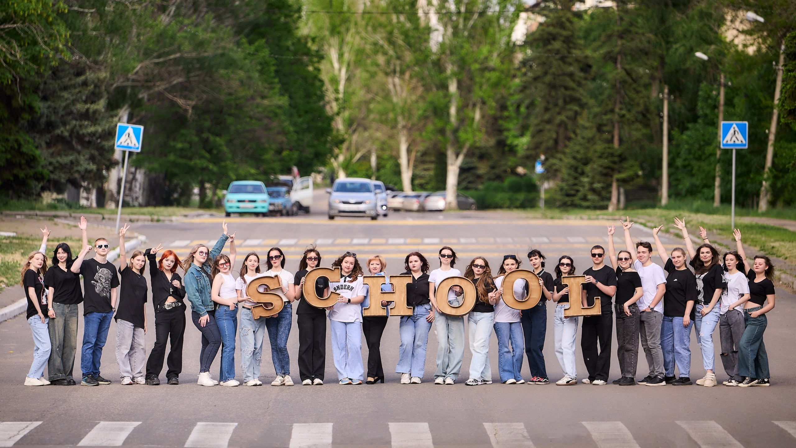 ШКОЛЬНИКИ. УЛИЦА. Фотограф Татаринов Андрей (Донецк / Макеевка)